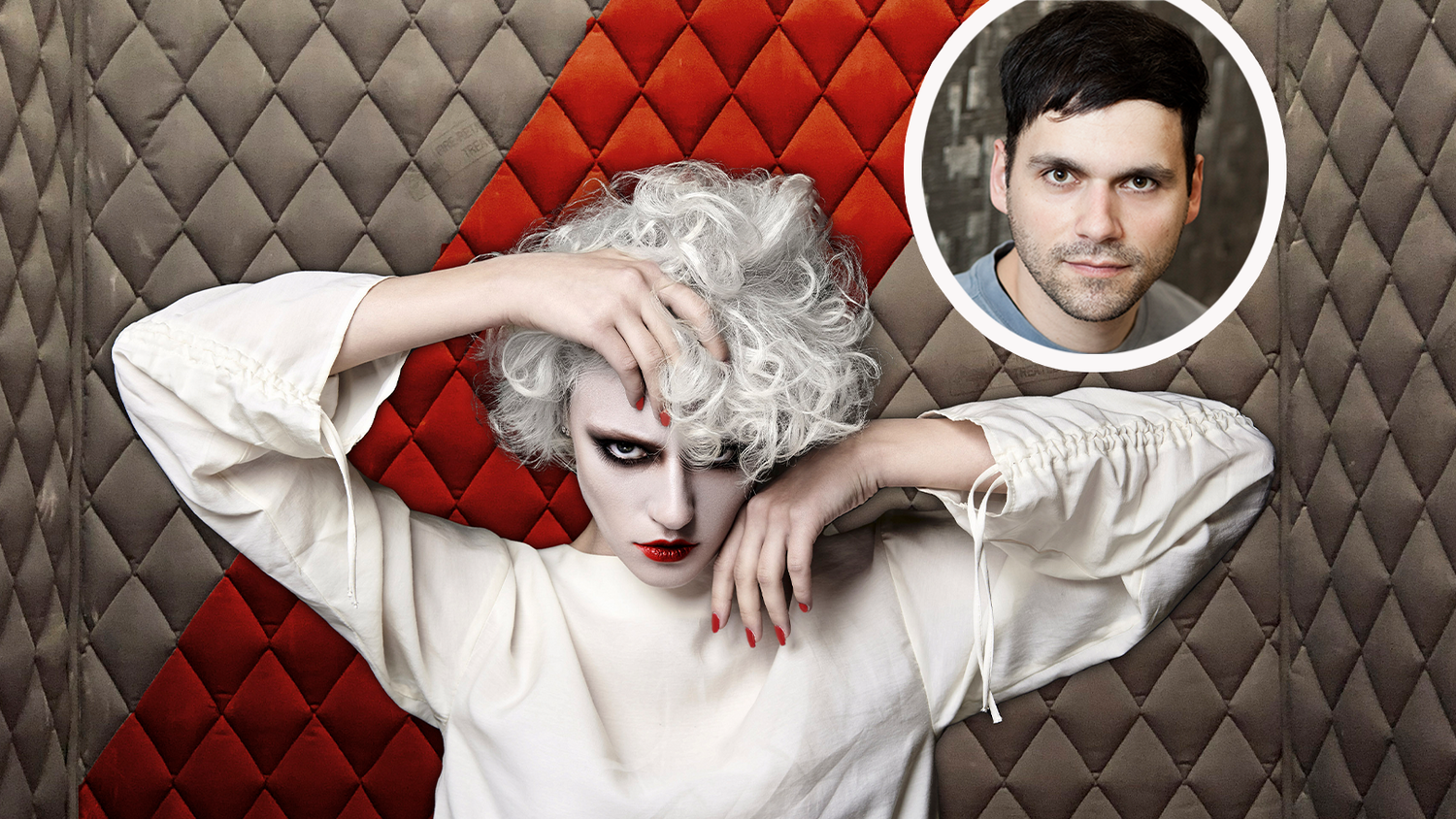 Die Oper spielt in einer Irrenanstalt.