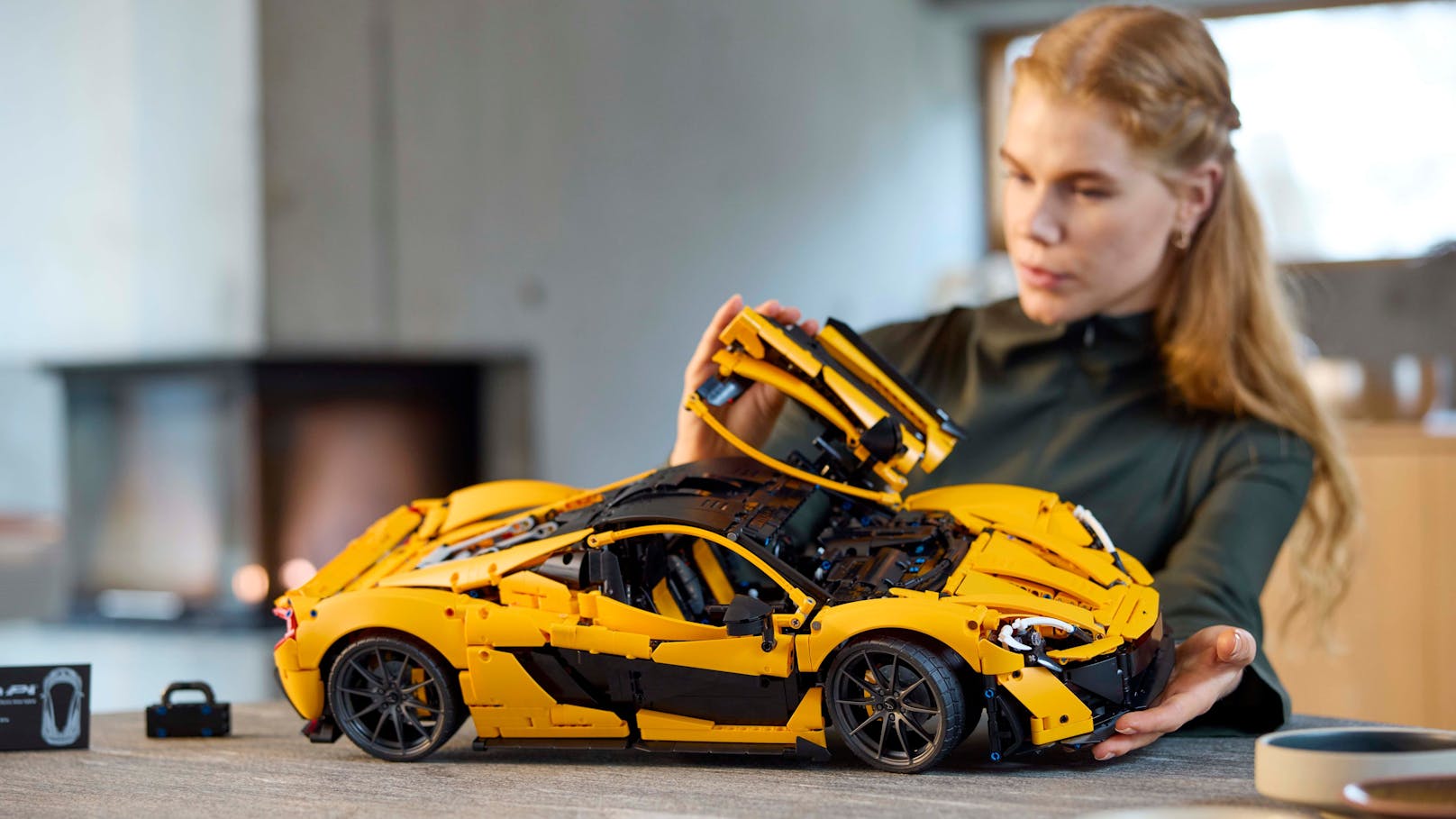 Das neue Baustein-Modell LEGO Technic McLaren P1 wurde laut dem Hersteller in enger Zusammenarbeit mit McLaren Automotive entwickelt, ...