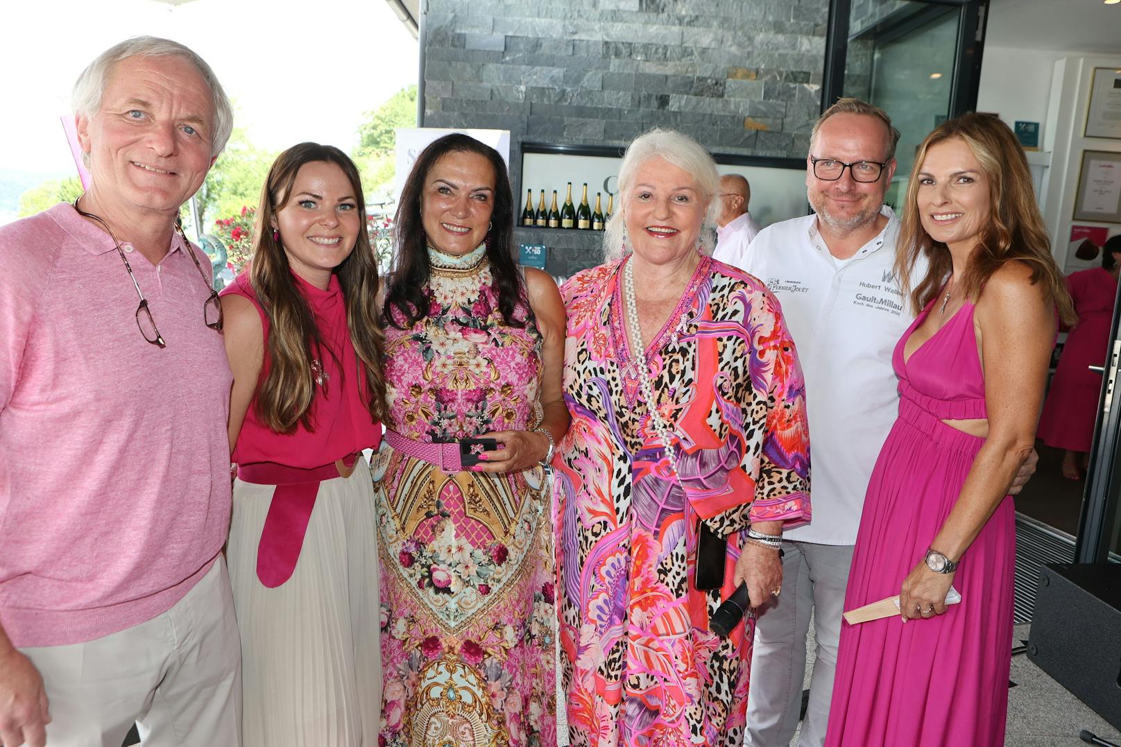 Pretty in Pink! Im Bild (v. l. n. r.) Hans Jörg Neumann, Theresa Neumann, Brigitte Glock, Marika Lichter, Hubert Wallner und Bettina Assinger.