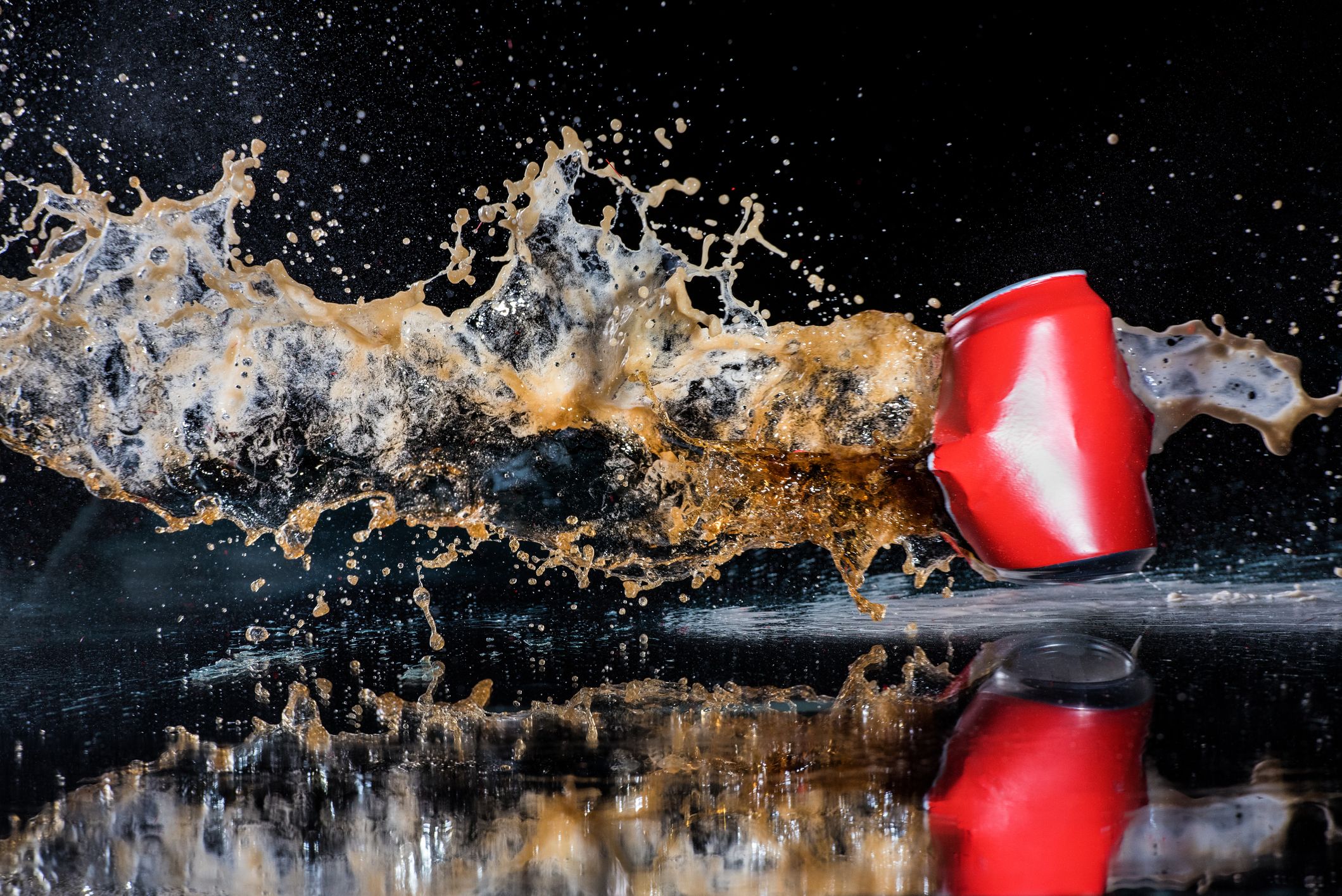 Extreme Hitze in Kombination mit Erschütterungen kann unter Druck stehende Dosen zum Explodieren bringen (Symbolbild)