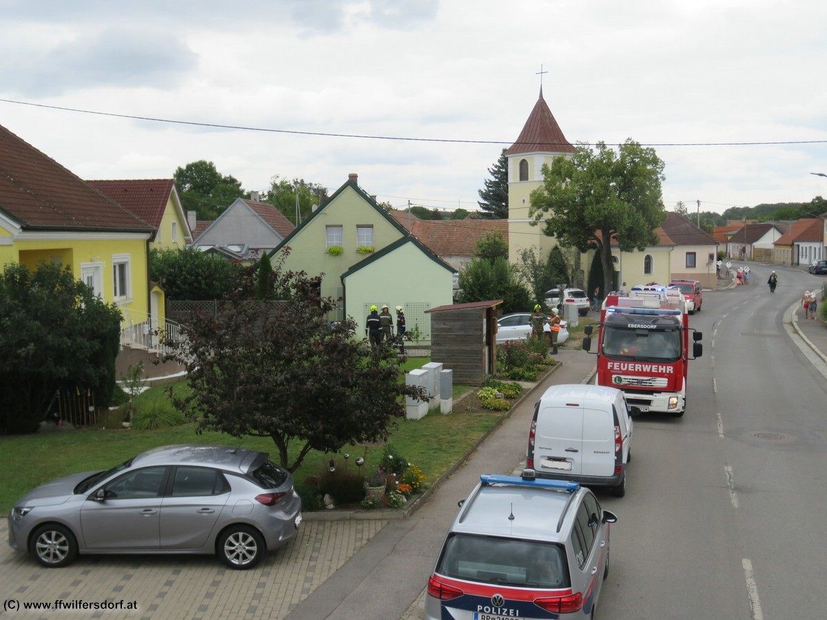 Während des zweistündigen Einsatzes wurde die Unfallstelle abgesperrt.