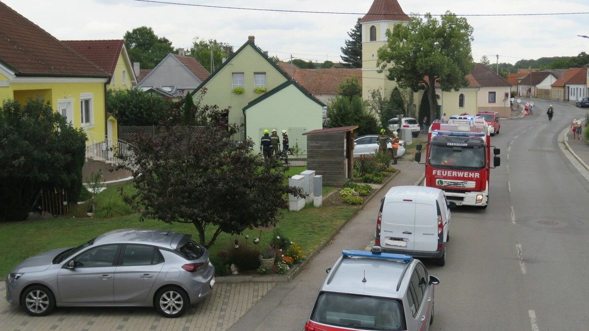 Während des zweistündigen Einsatzes wurde die Unfallstelle abgesperrt.