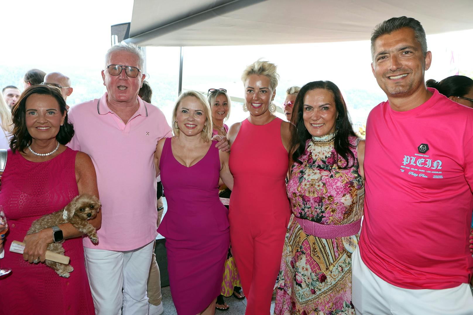 Gruppenfoto (v. l. n. r.): Brigitte Annerl, Ernst und Manuela Fischer, Anja Danesh, Brigitte Glock und Kurosh Danesh sind für die Gute Sache zum Wörthersee gereist.