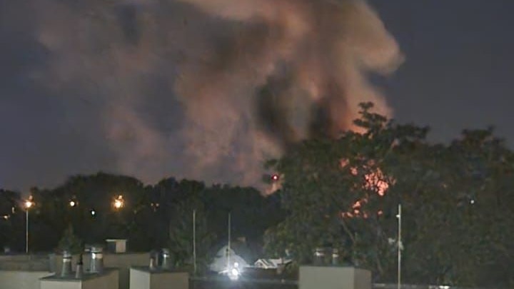 Die Flammen und die Rauchsäule waren kilometerweit zu sehen.