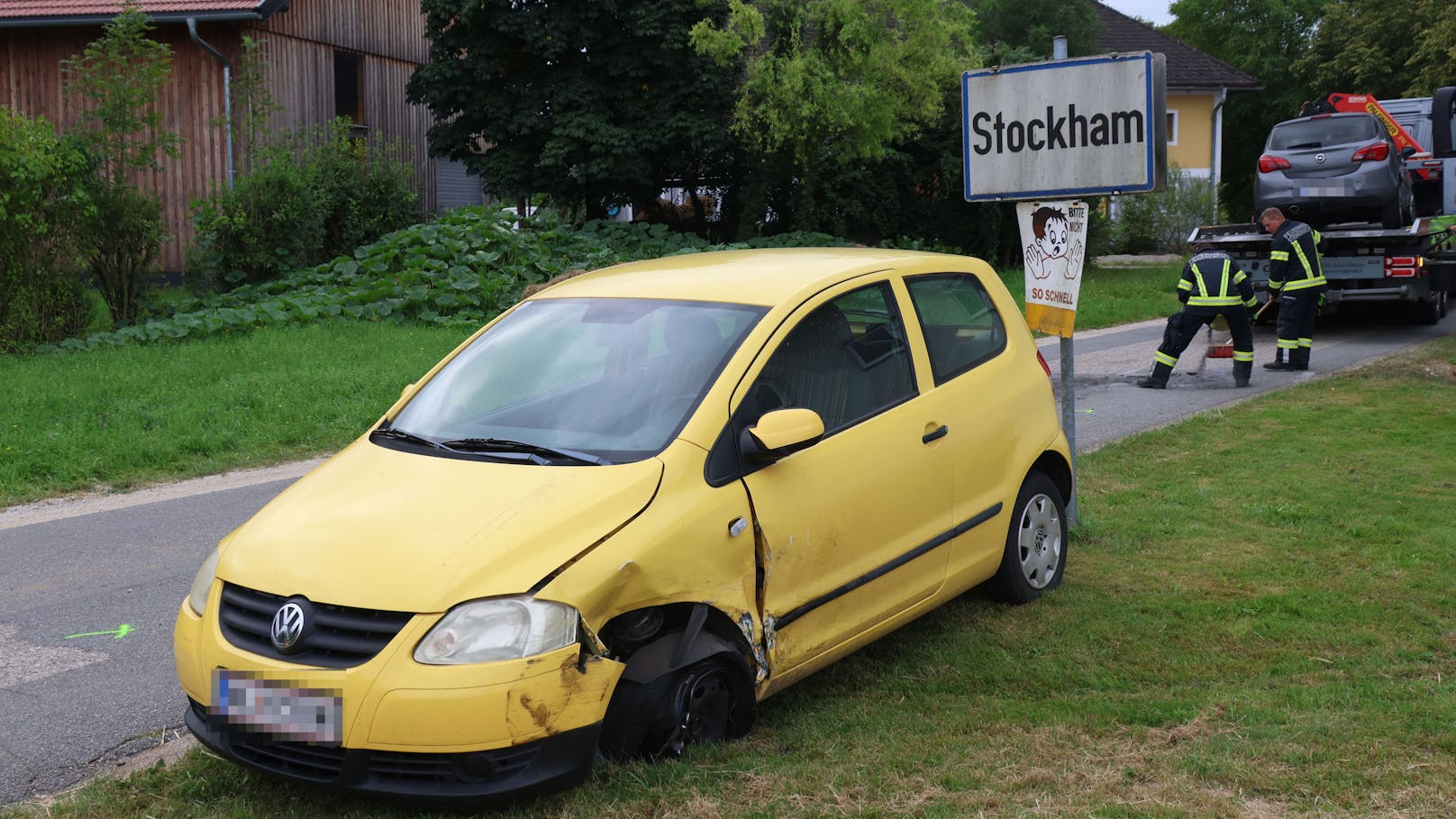 In Steinerkirchen an der Traun (Bezirk Wels-Land) kollidierten Sonntagfrüh zwei Fahrzeuge – ein Opel und ein VW – auf einer Straße in der Ortschaft Stockham.