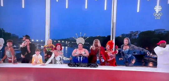 Diese Inszenierung, angelehnt an das letzte Abendmahl, erhitzt die Gemüter.