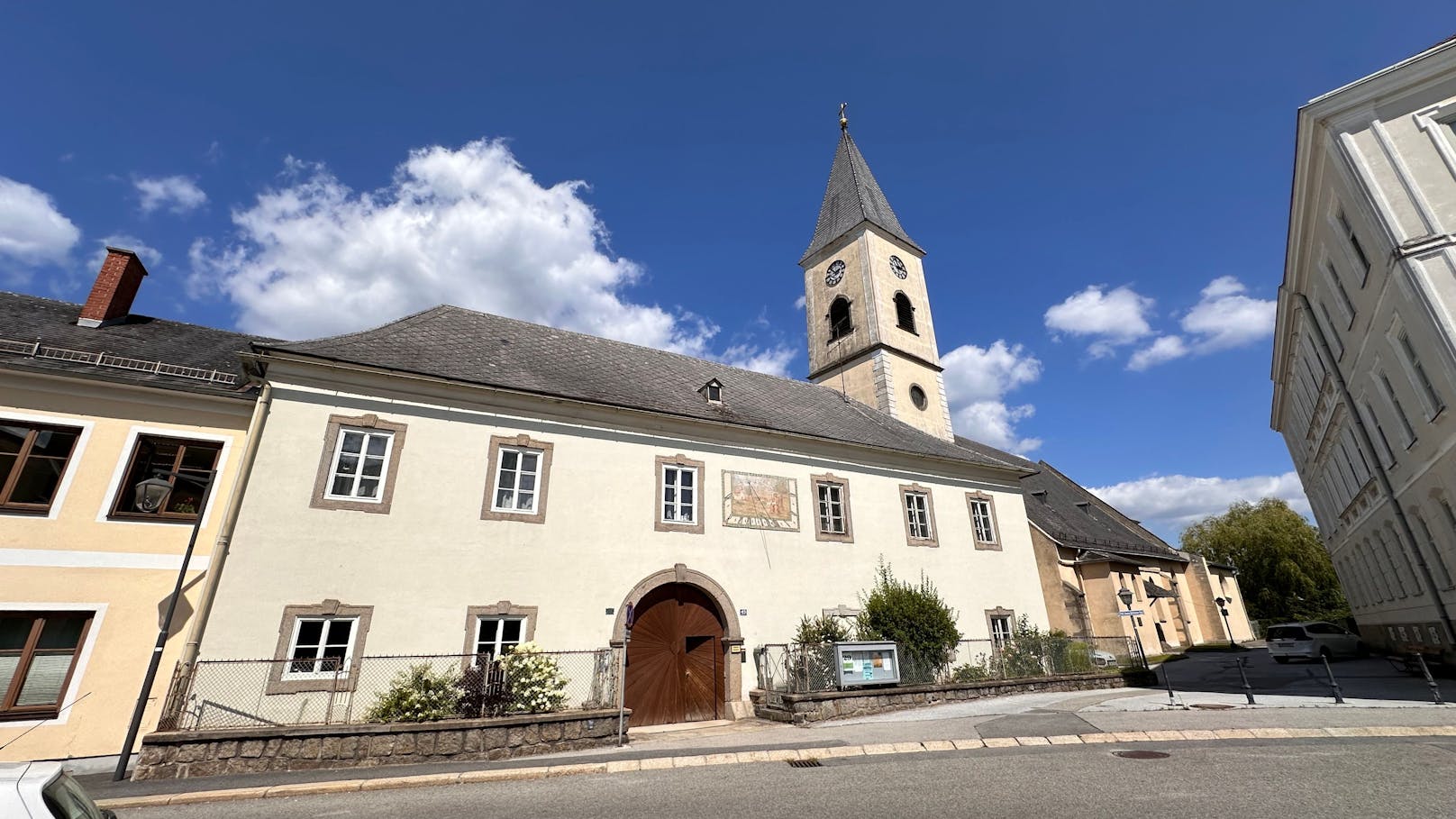 Schulden, Drogen - nun kommt bei Priester alles raus