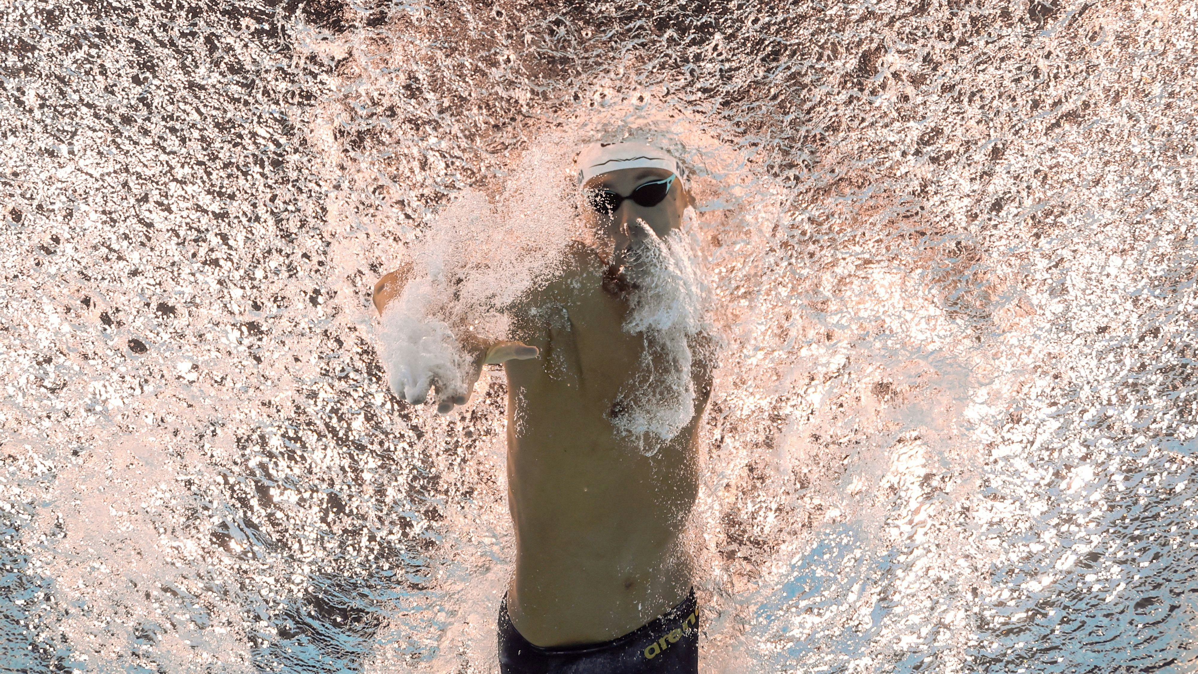 Das also versteht man unter einem Schwimmkörper: Der Rumäne David Popovici im Aktion
