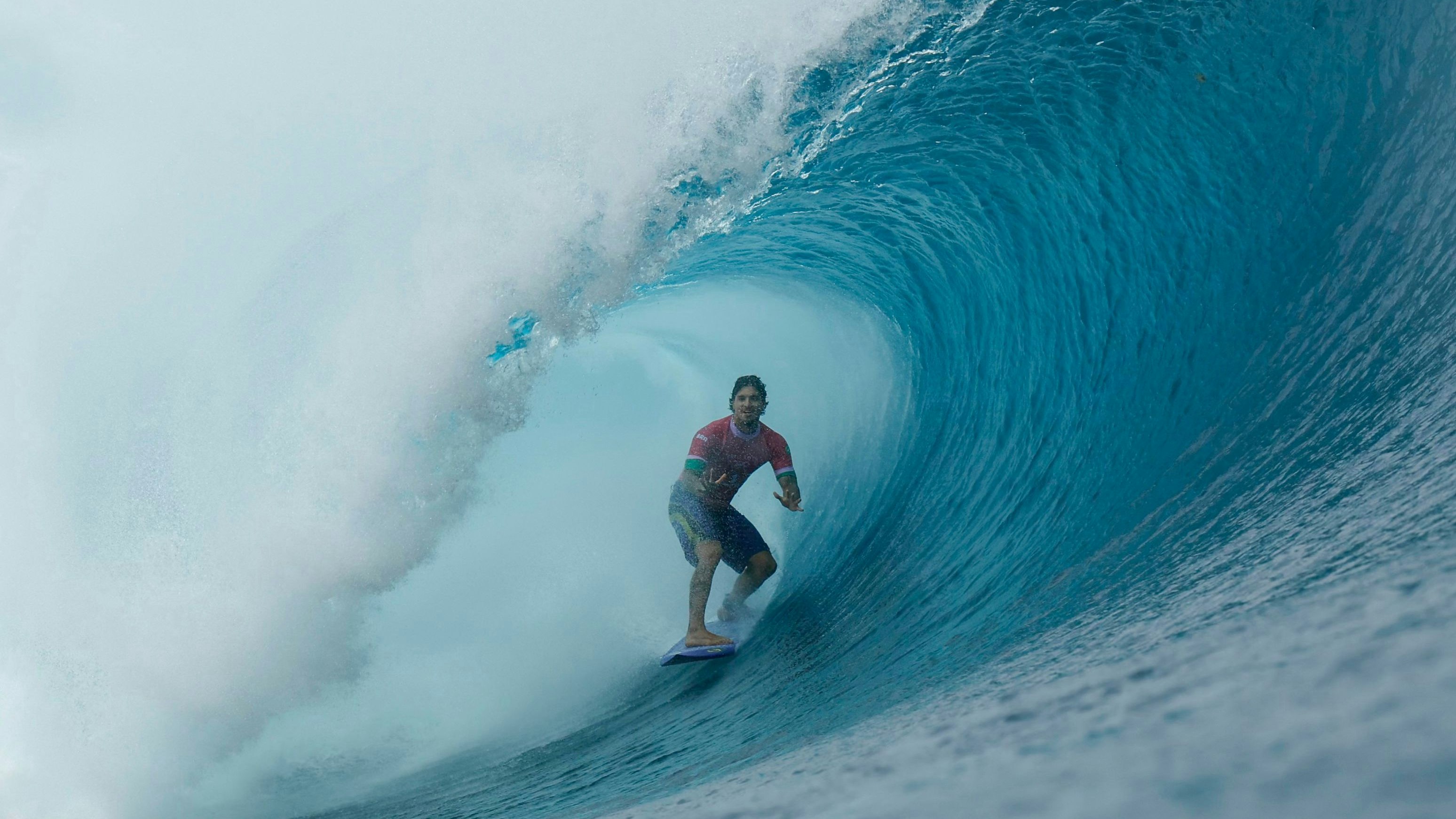 Der Brasilianer Gabriel Medina sucht vor Tahiti nach der perfekten Welle