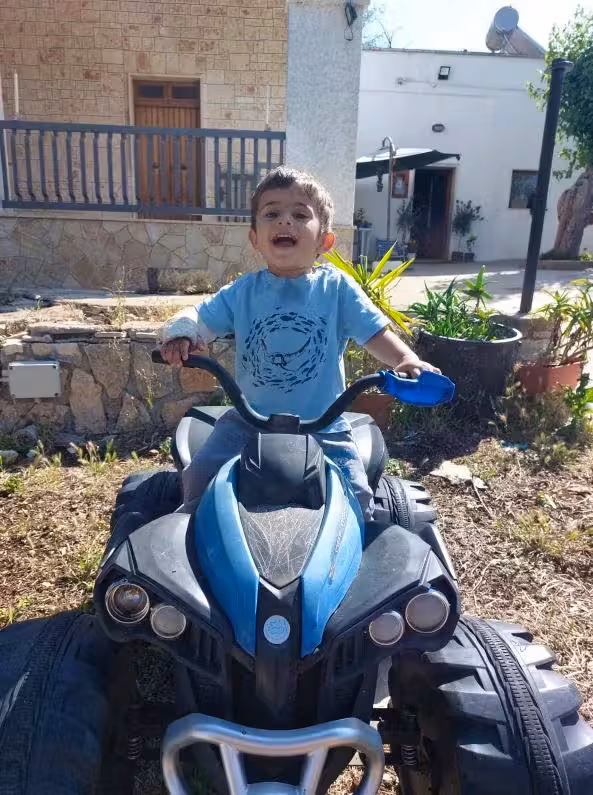 Der zweijährige Domenico Gallo wird seit dem 30. Juli 2024 vermisst. Feuerwehr und Polizei suchen nach dem Buben.