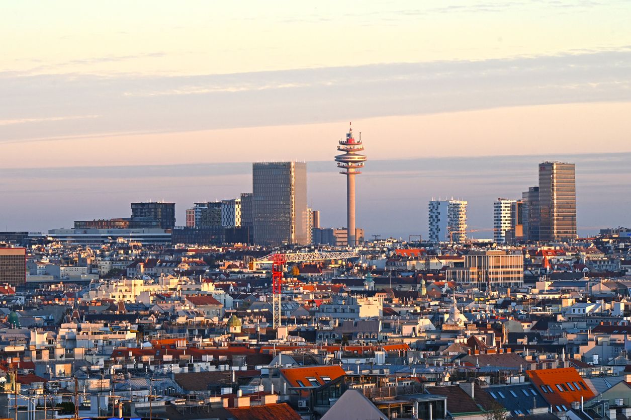 Sommerliche Hitzewellen haben sich in Wien in den letzten Jahren deutlich verschärft.