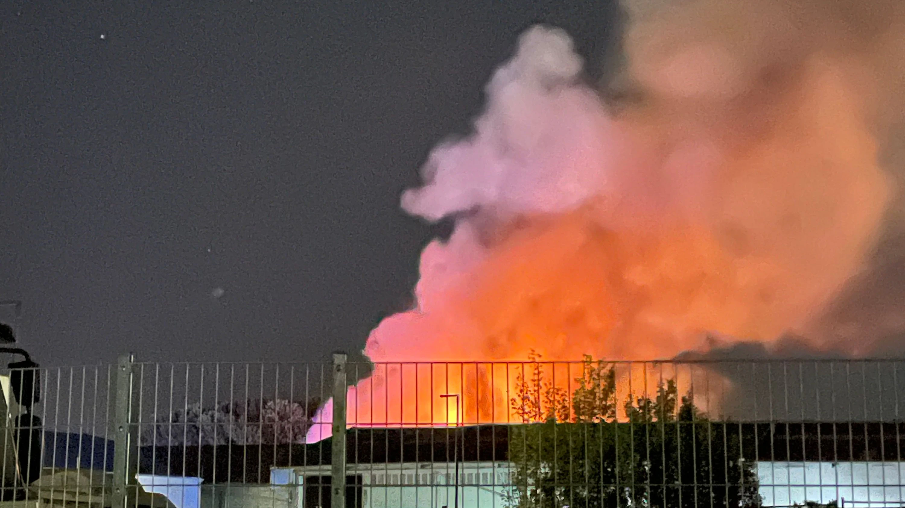 Flammen-Inferno in Floridsdorf – 78 Mann im Einsatz