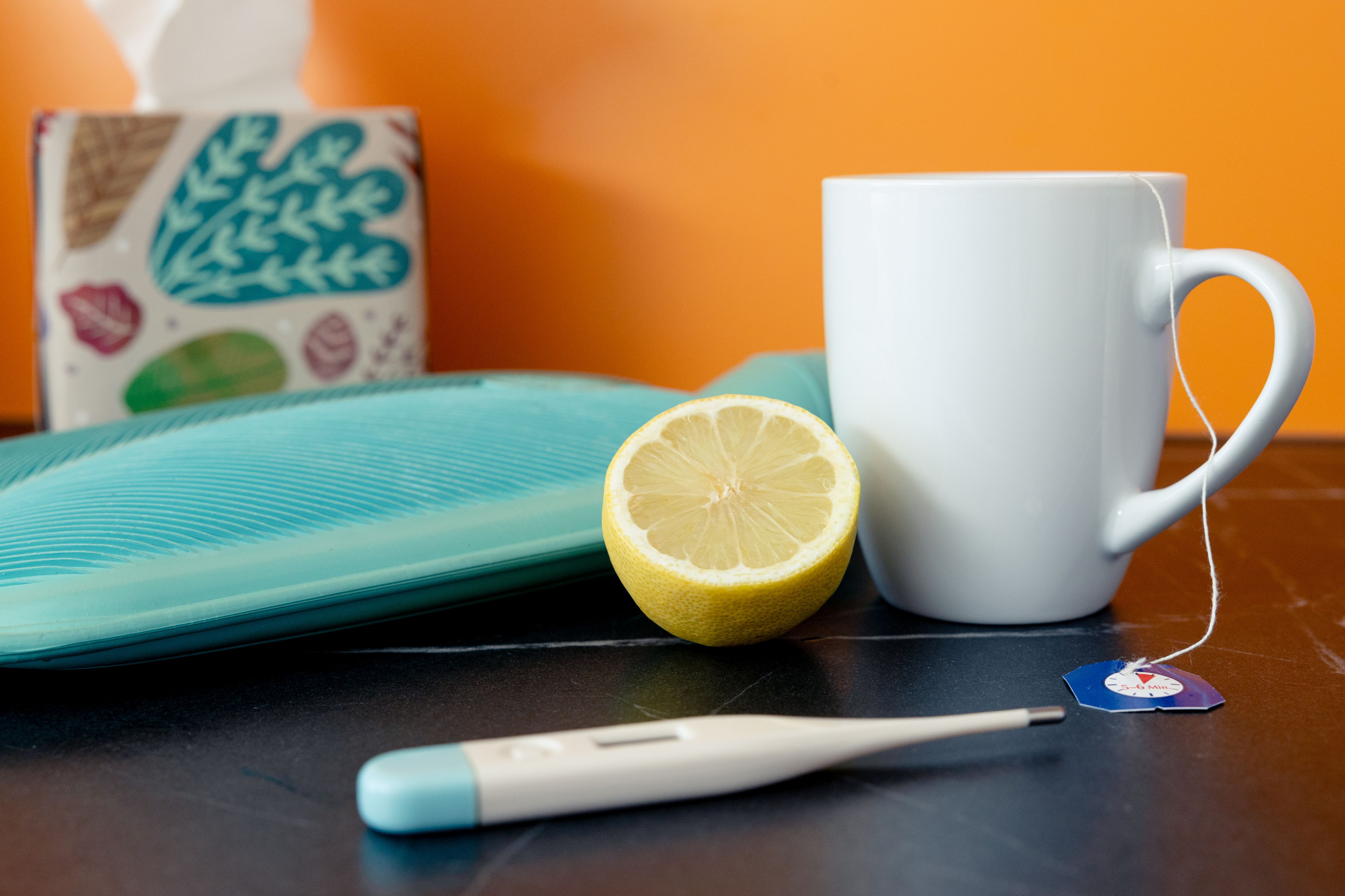 Wenn es draußen kälter wird, nehmen die Erkältungen und Infekte wieder zu. Mit den Gesundheitstipps der 1450 Wien bist du auch in der Erkältungszeit bestens versorgt.