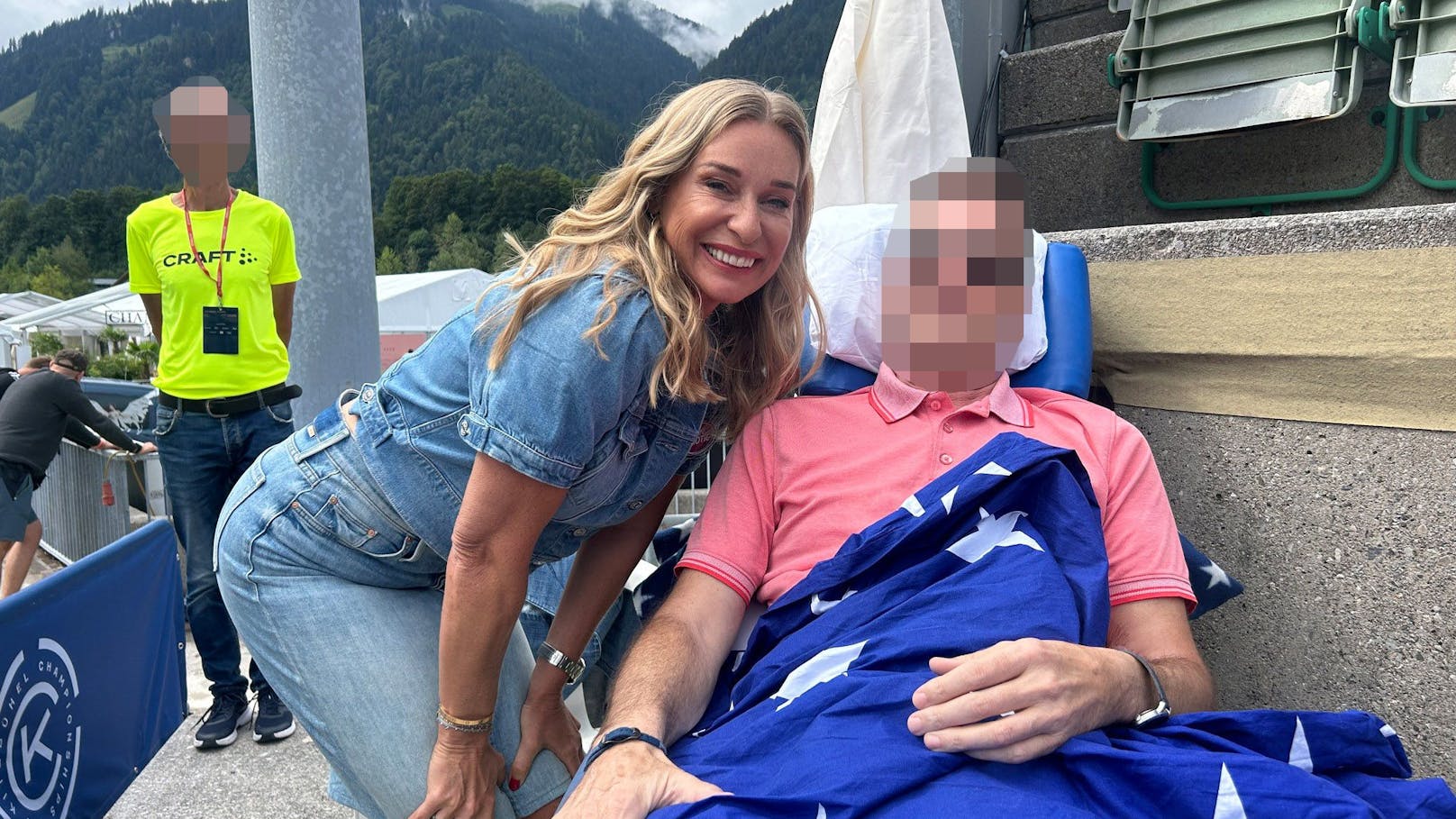 Die ehemalige Profi-Tennisspielerin Barbara Schett besuchte die Familie auf ihrem Platz.