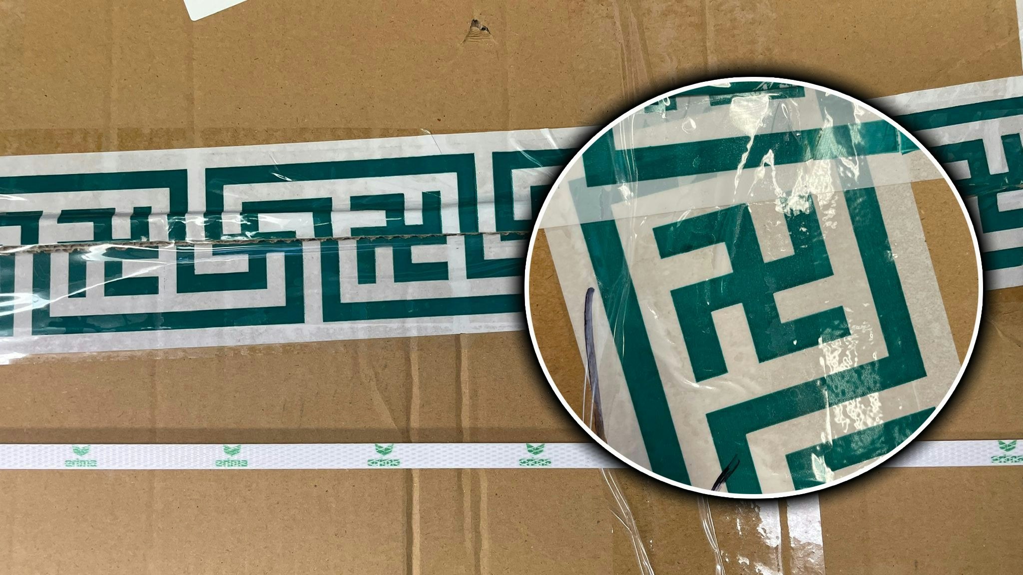 Heute.at - Mann bestellt Fußball und Trikots, erhält Nazi-Paket