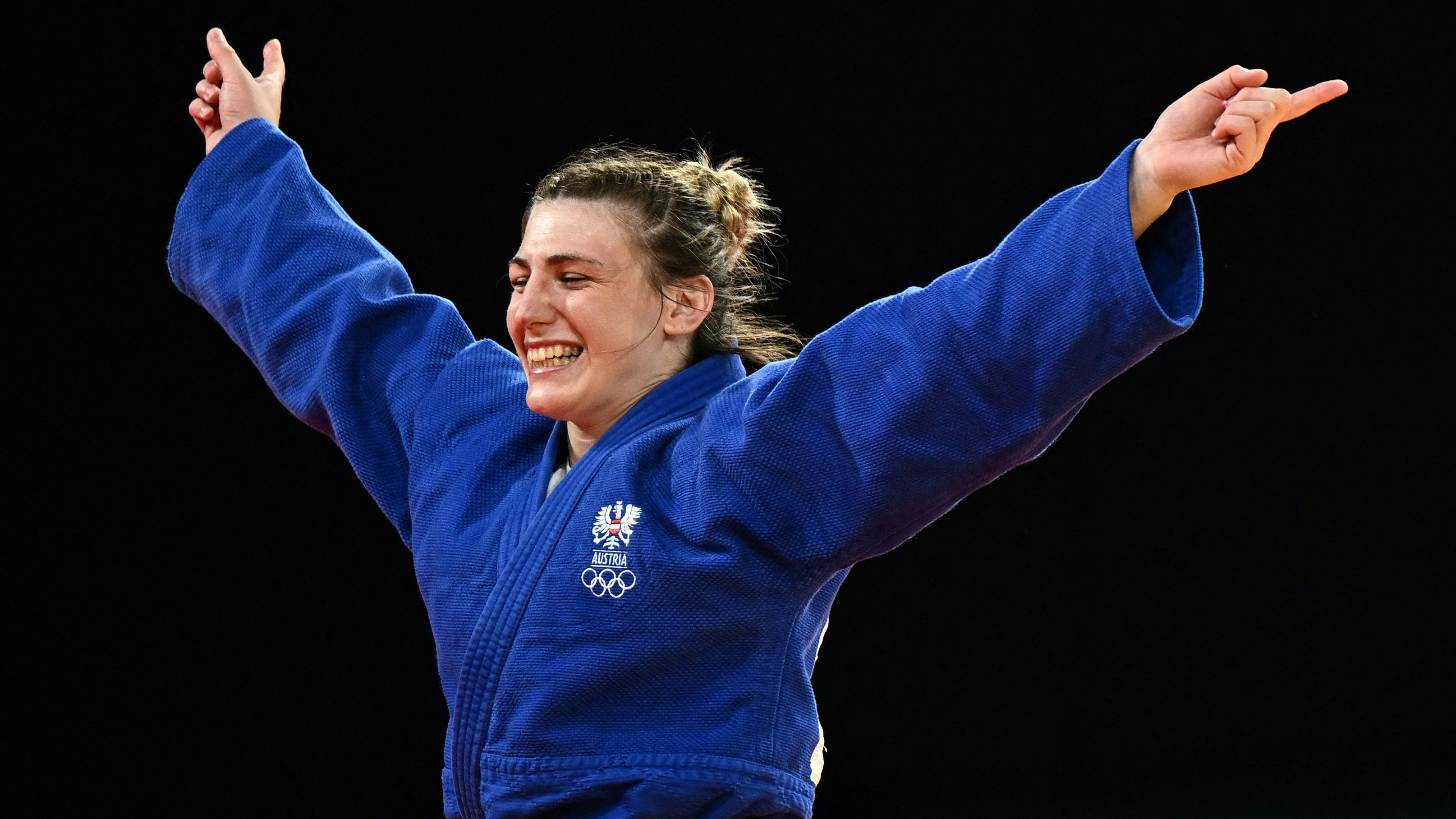 Michaela Polleres bejubelt die Bronzemedaille in Paris. 