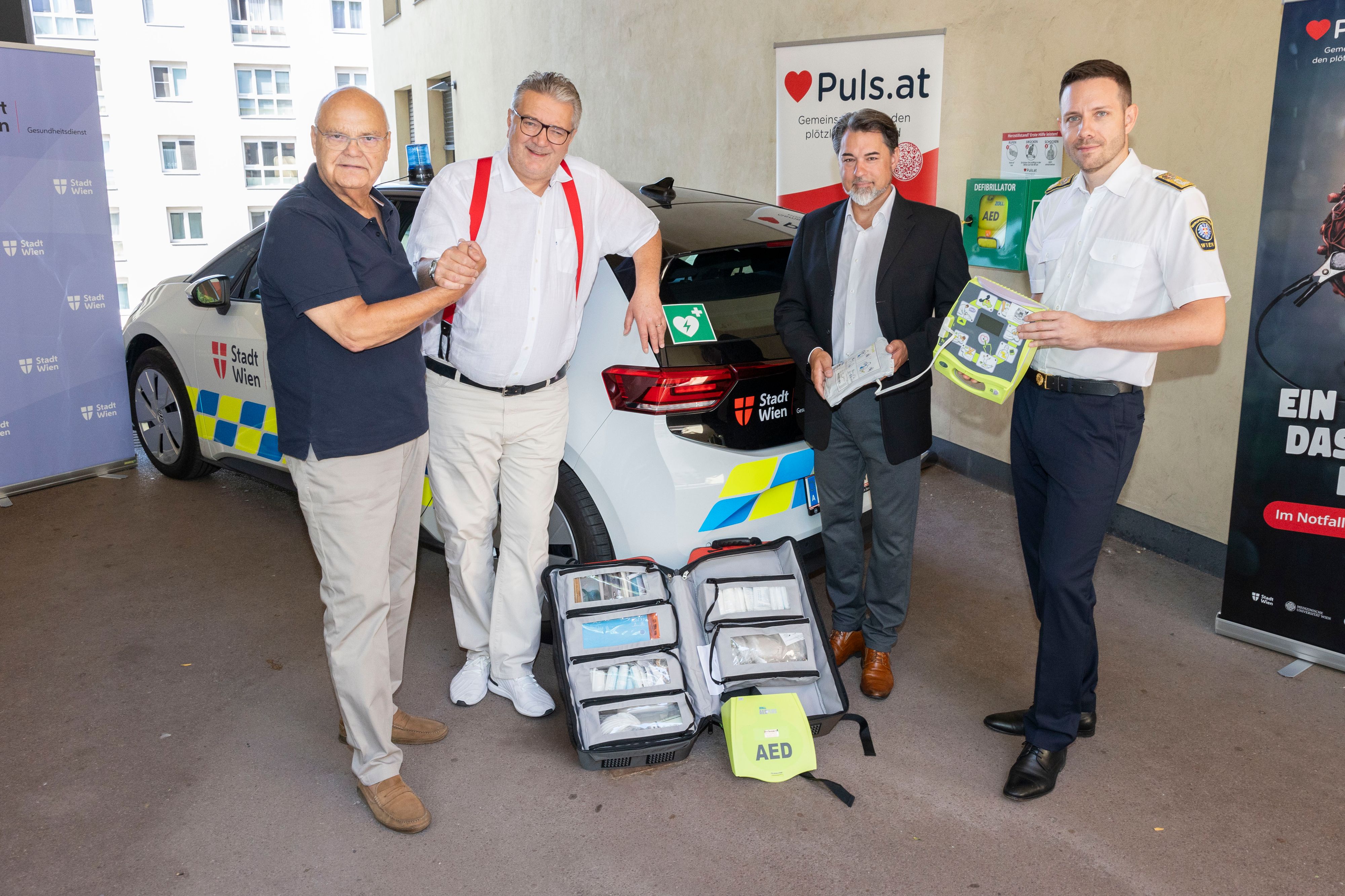 Verein Puls Präsident Harry Kopietz, Stadtrat Peter Hacker, Jochen Haidvogel (Leiter der MA 15 – Gesundheitsdienst) und Chefarzt der Berufsrettung Wien, Mario Krammel (v.l.).