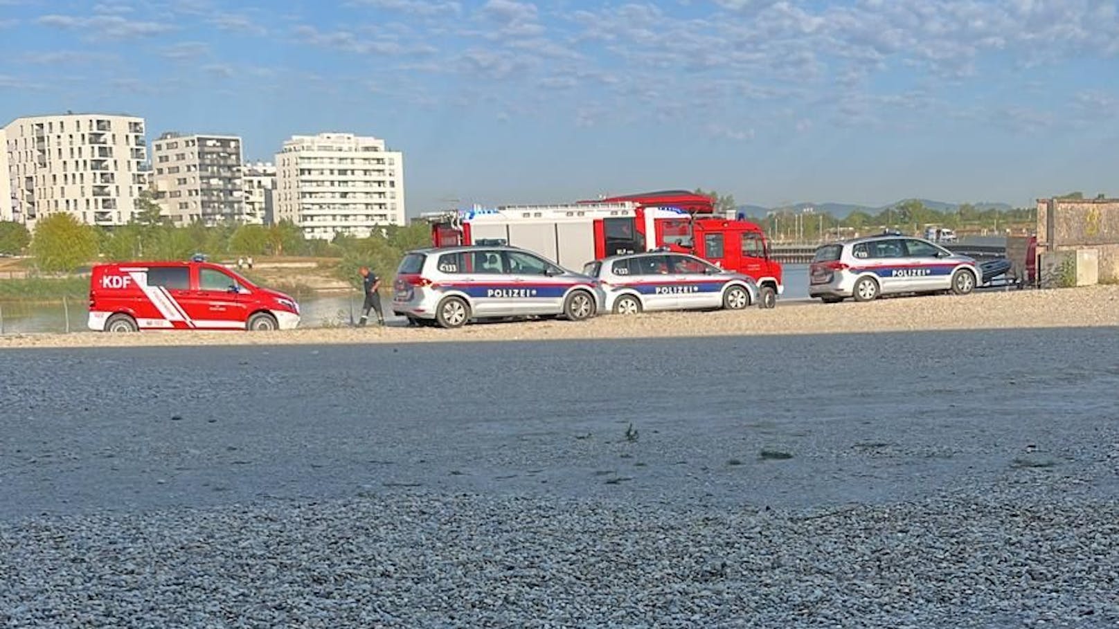 Bade-Drama in der Früh! Schwimmer aus Wasser gerettet