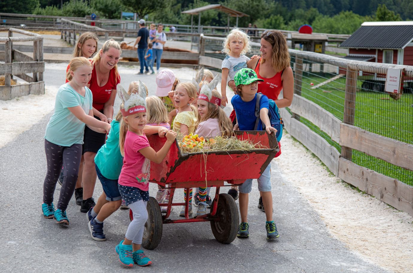 Am kommenden Wochenende kommen Kinder im Gut Aiderbichl Henndorf voll auf ihre Kosten.