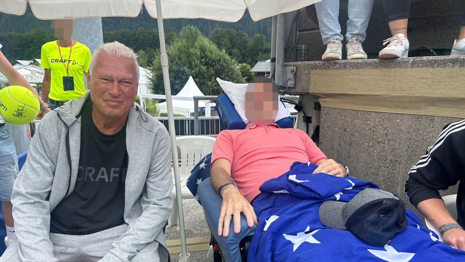 Dann die Krönung: Niemand geringer als Toni Polster stattete Franz einen Besuch ab.