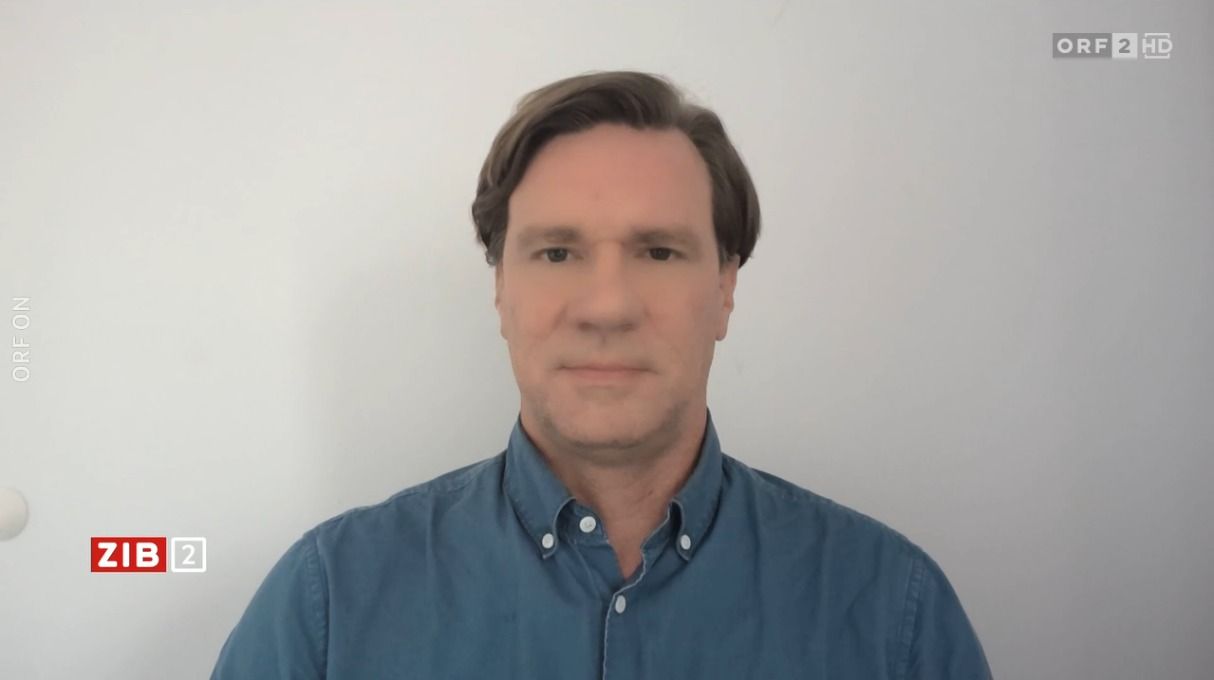 Sicherheitsexperte Nico Lange am späten Mittwochabend in der 