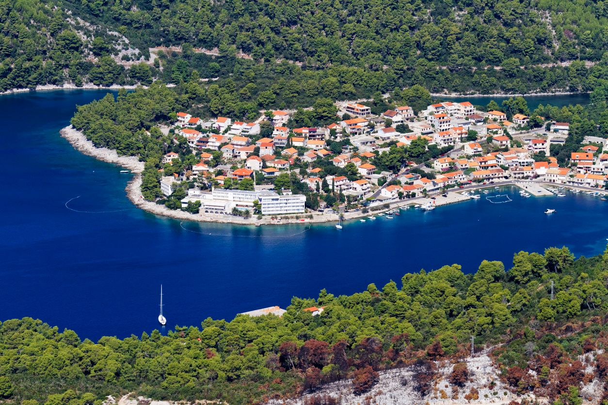 Fäkalien verderben derzeit den Badespaß am Lume-Hotelstrand auf der Insel Korčula.