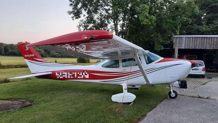 Ein Pilot wurde dabei erwischt, wie er vier Migranten nach Deutschland mit diesem Kleinflugzeug einschleuste.