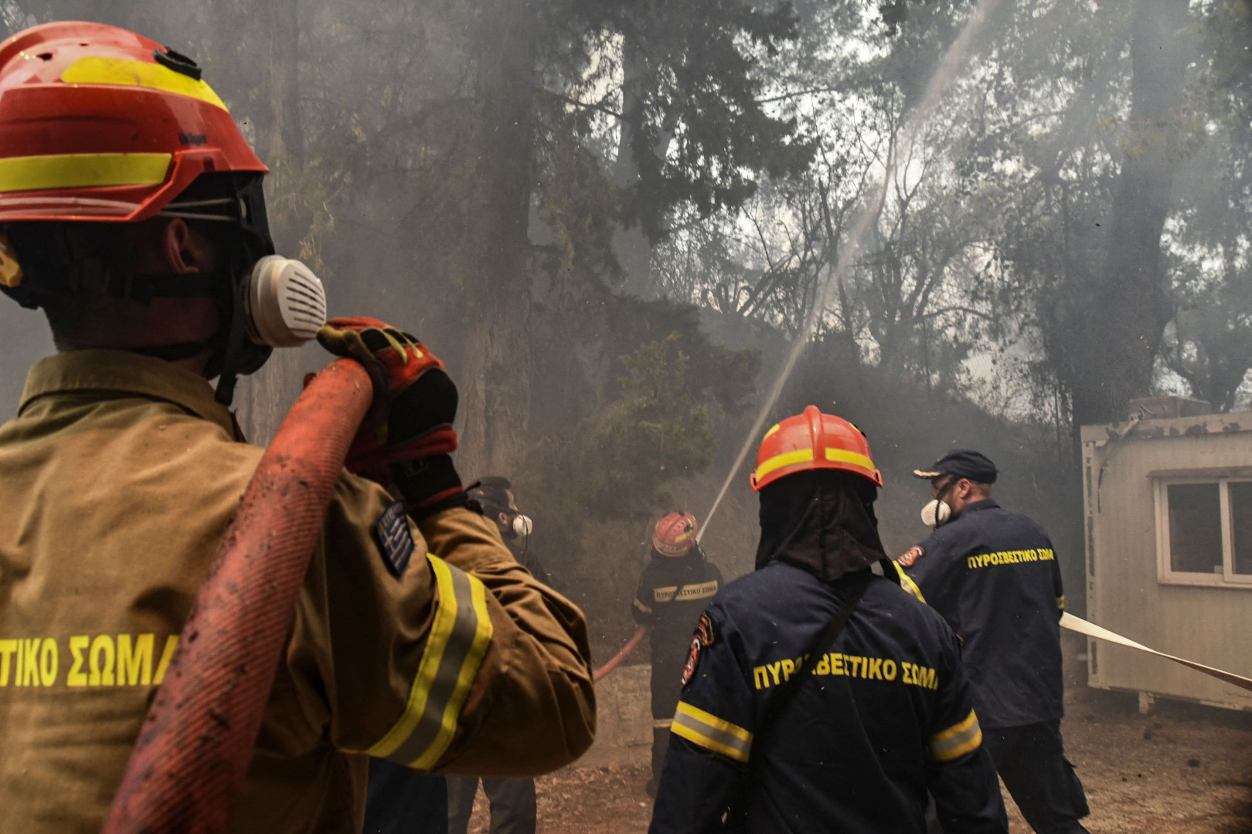 Die griechische Feuerwehr ist derzeit im Dauereinsatz.