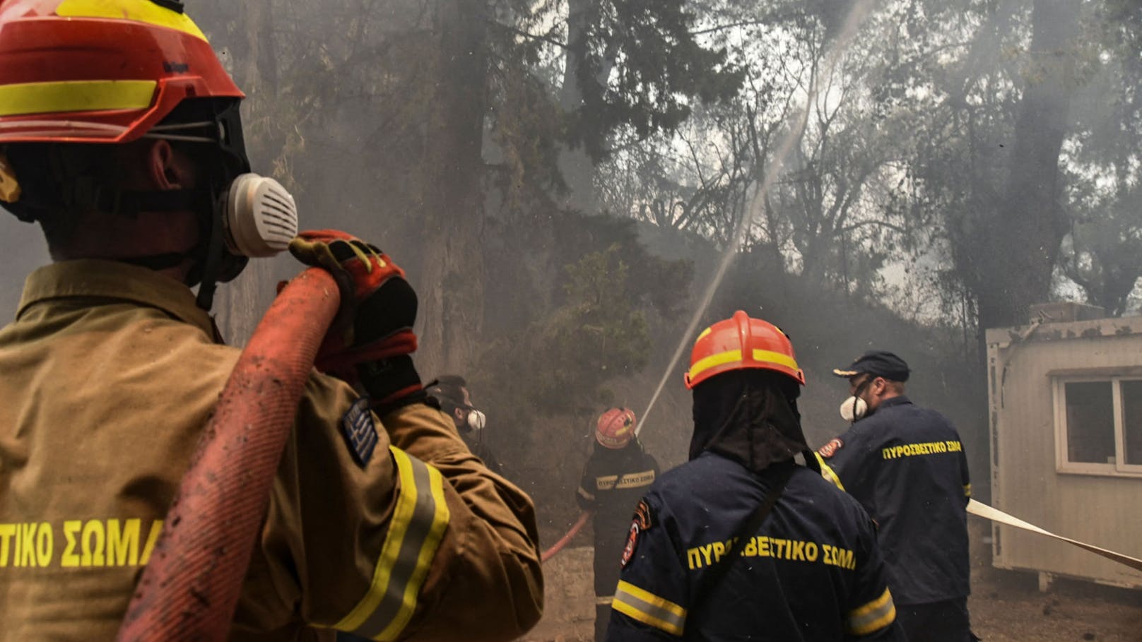 Orte evakuiert – Feuer wütet auf griechischen Inseln