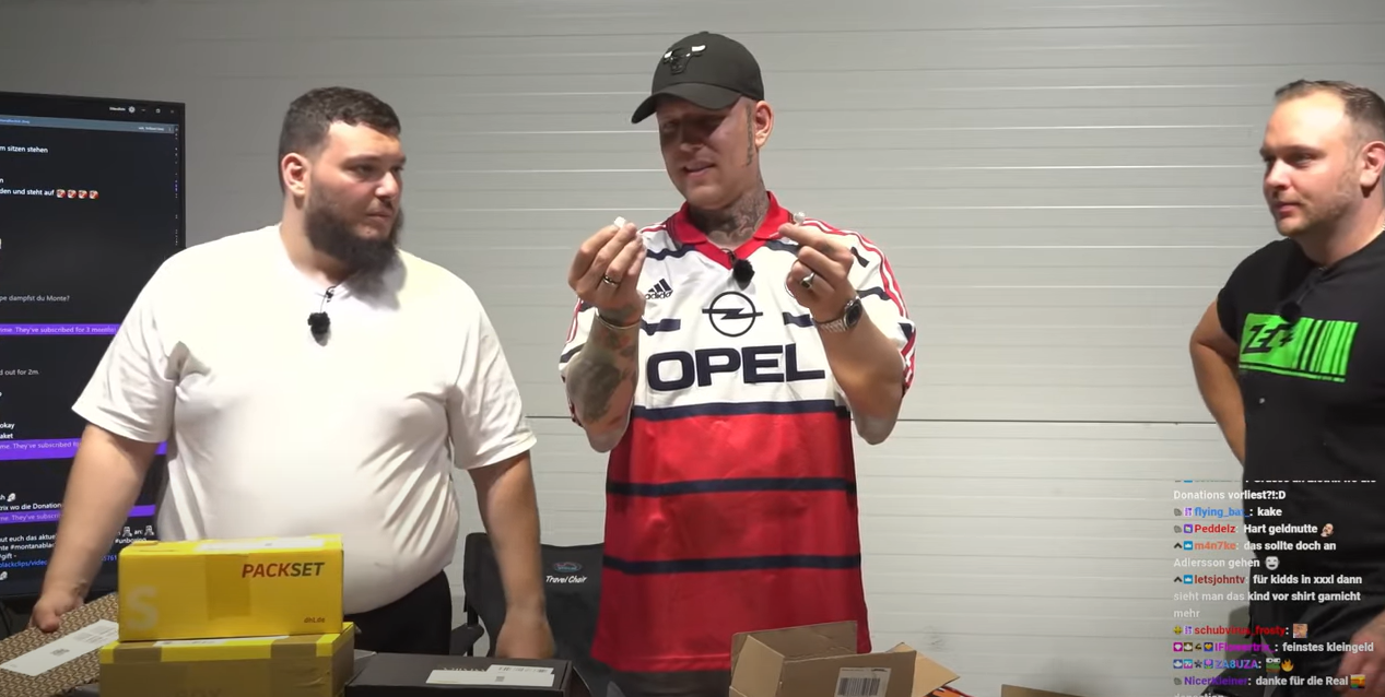 MontanaBlack packte Post seiner Fans aus.