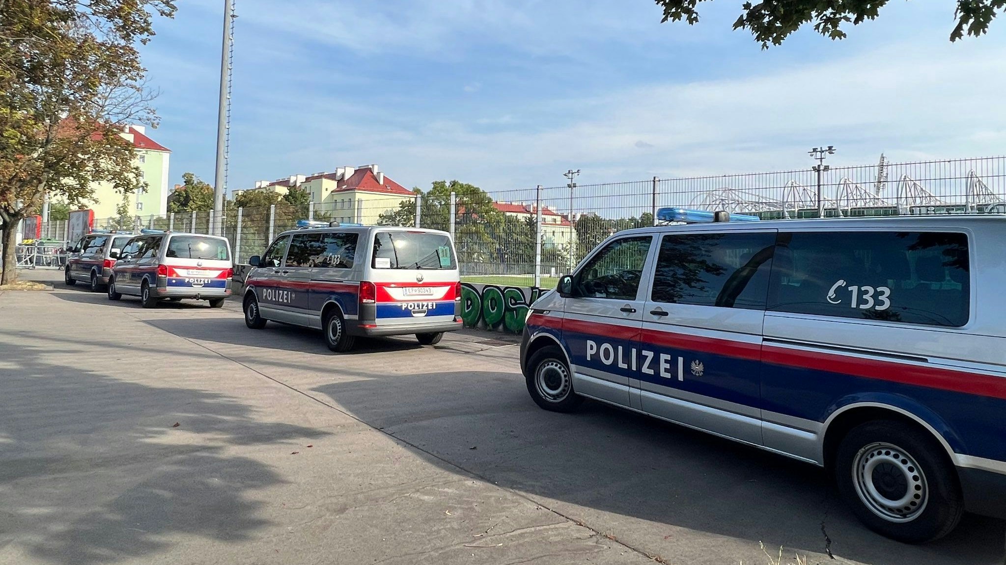 Auf der Linzer Straße ist die Polizei bereits präsent. 