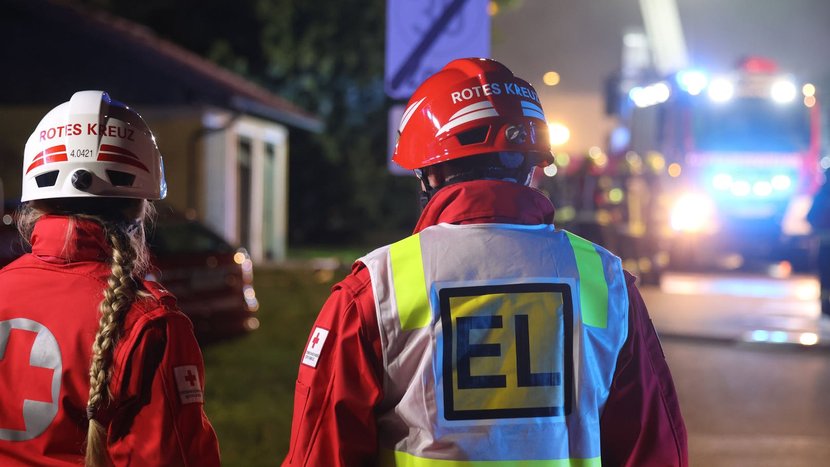 In Eschenau im Hausruckkreis (Bezirk Grieskirchen) ist in der Nacht auf Donnerstag in einem Wirtshaus ein Großbrand ausgebrochen. Die Feuerwehr rief Alarmstufe 3 aus, 17 Feuerwehren waren im Einsatz.