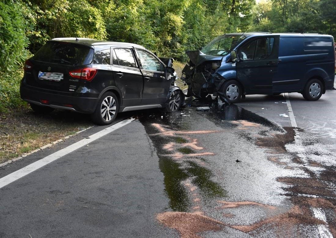 Zwei Schwerverletzte bei Frontal-Crash in Wien-Hernals.