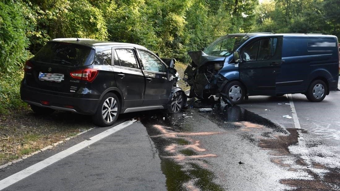 Schwerer Verkehrsunfall zwischen PKW
