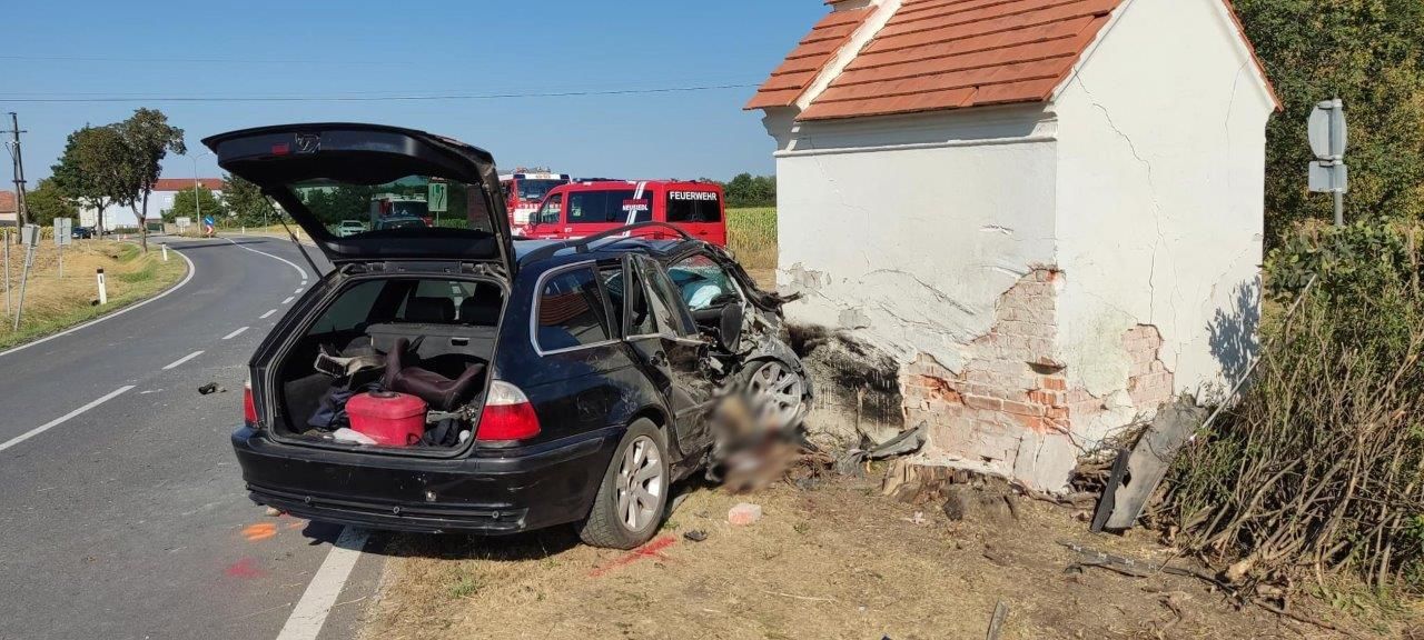 Schwerer Unfall bei St. Egyden - ein 17-Jähriger kam ums Leben.