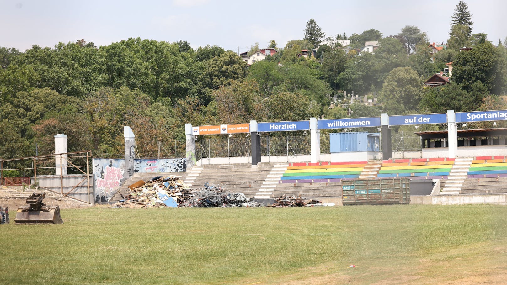 Abriss am Sportclub-Platz in Wien-Hernals.