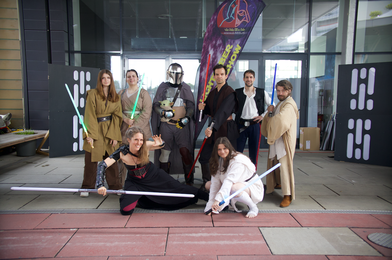 Das sind die Lichtschwertkämpfer auf dem Weg zum Jedi - sieben Prüfungen sind bis dahin zu absolvieren.