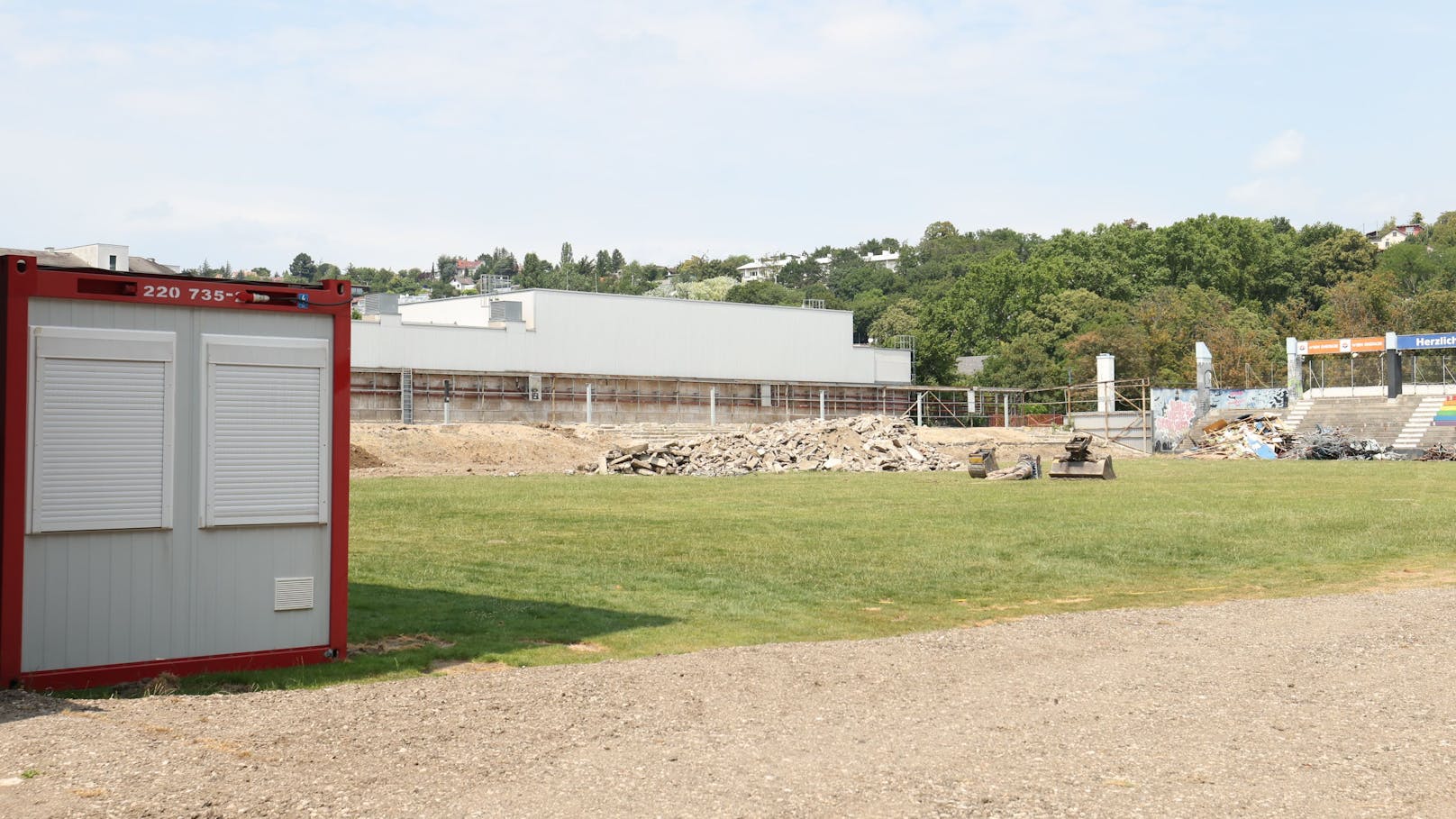 Haupttribüne am Sportclubplatz wurde zuerst abgerissen.