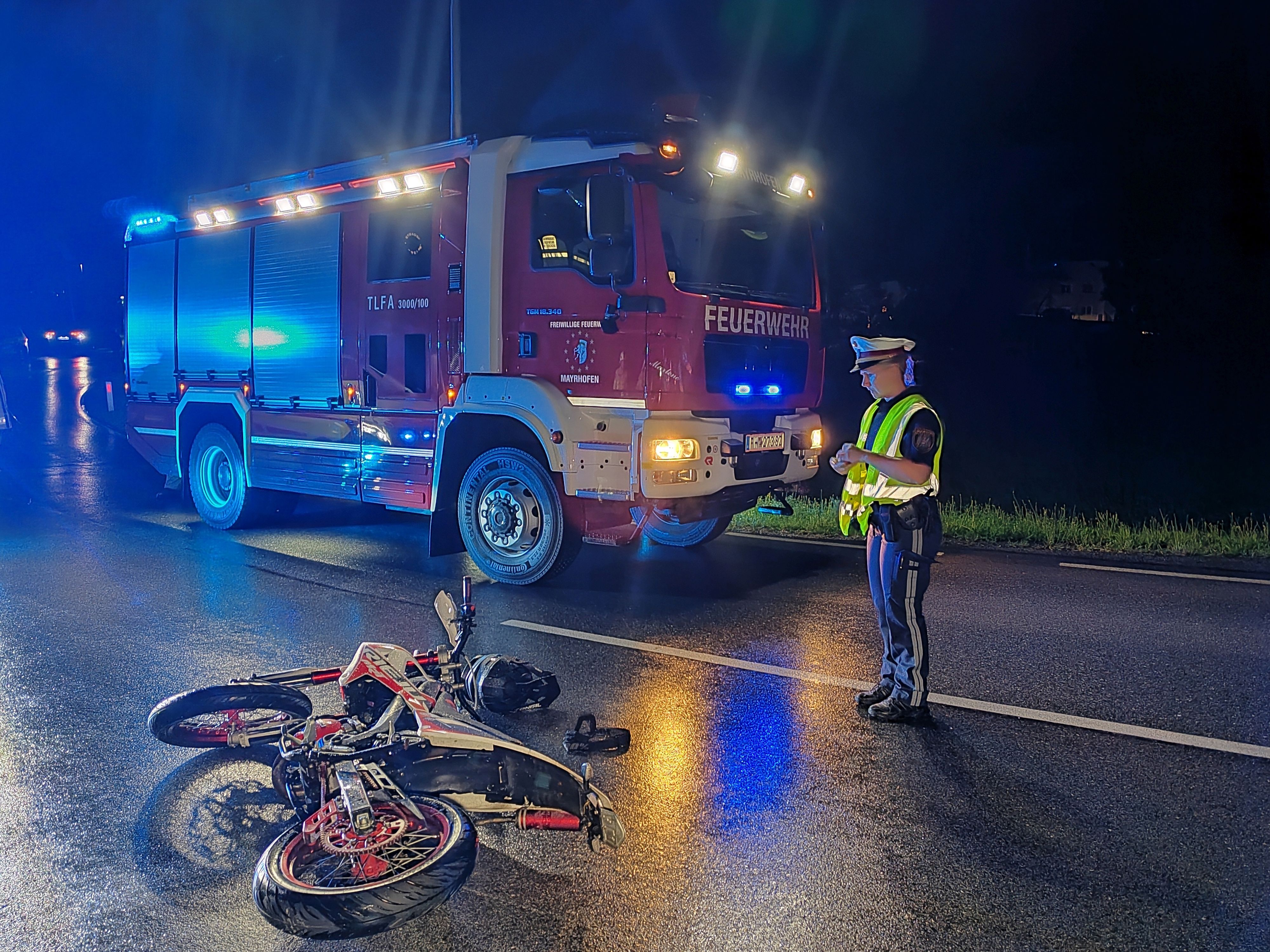 Der Motocross-Lenker wurde bei dem Unfall schwer verletzt.