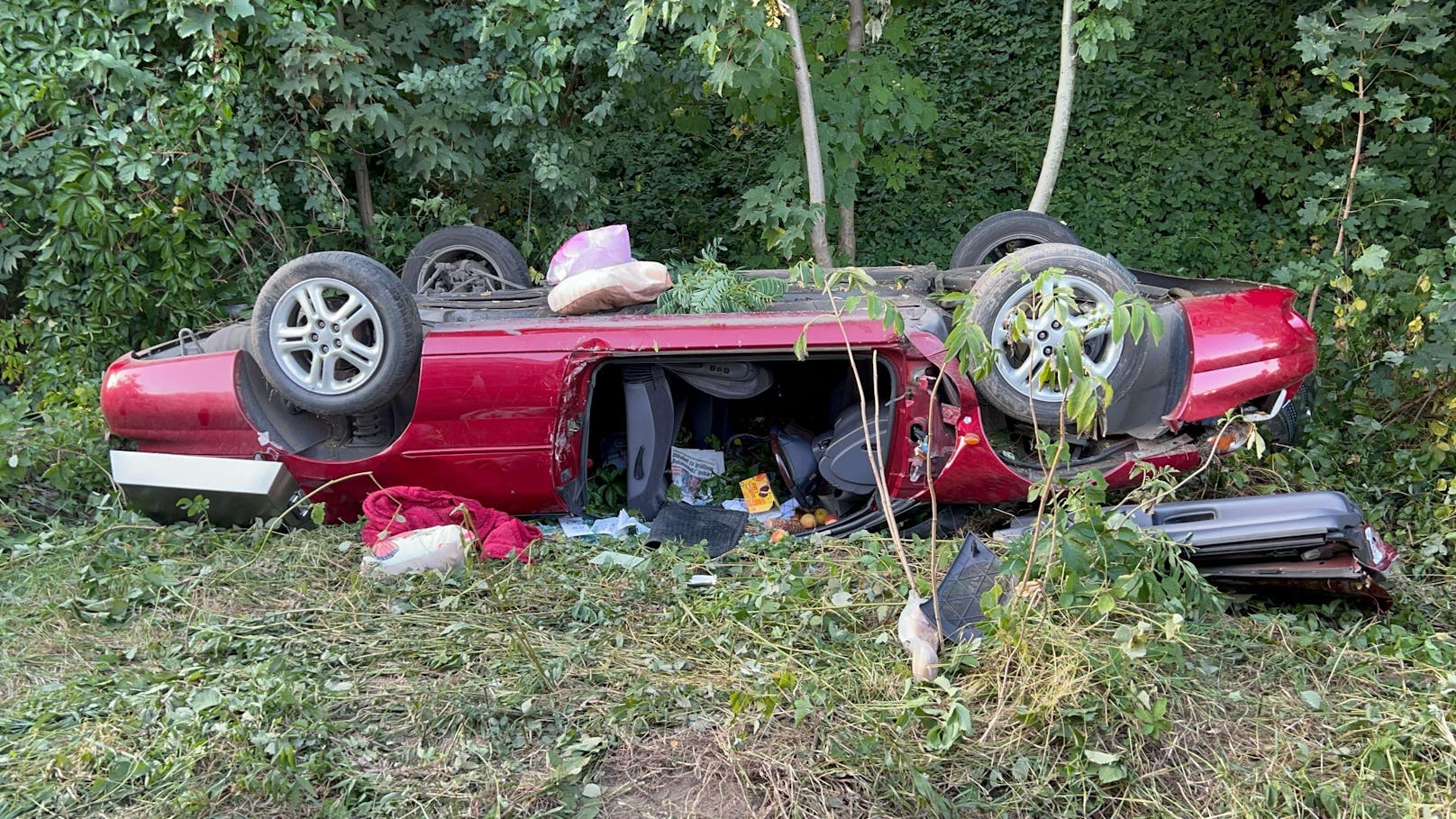 Cabrio-Crash bei der Donau – Lenkerin tot