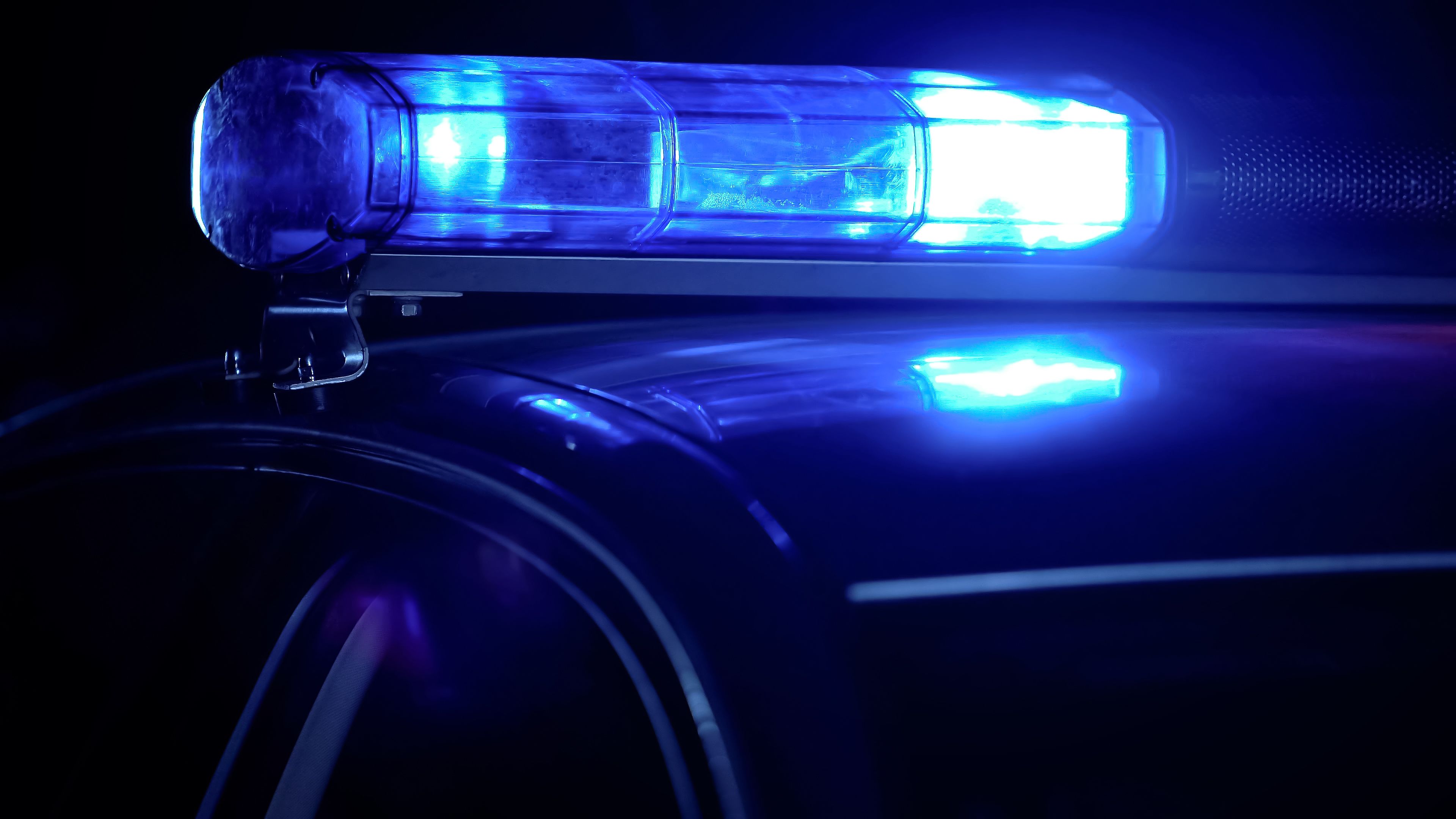 Wegen einer massiven Tempo-Überschreitung kam die Polizei einer gesuchten 20-Jährigen auf die Schliche (Symbolbild)