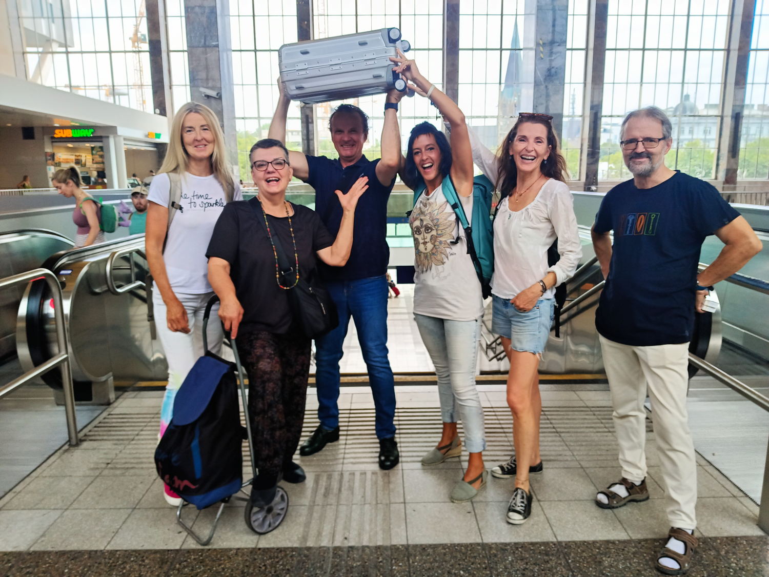 Madeleine Petrovic (2.v.l) ist von ihrer Mutterpartei (Grüne) 