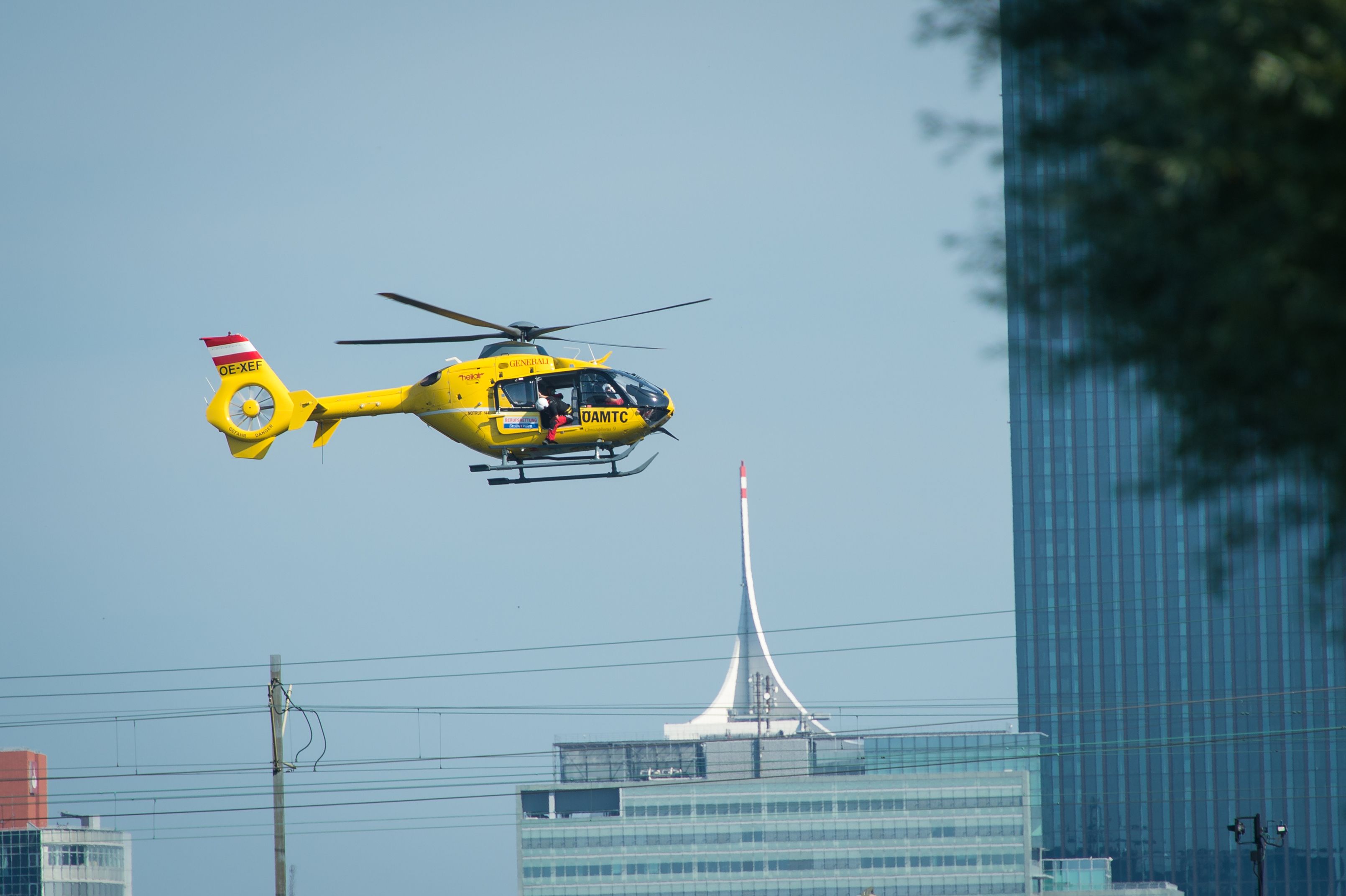 Die Frau wurde vom Rettungshubschrauber ins LKH Graz geflogen. Symbolbild.