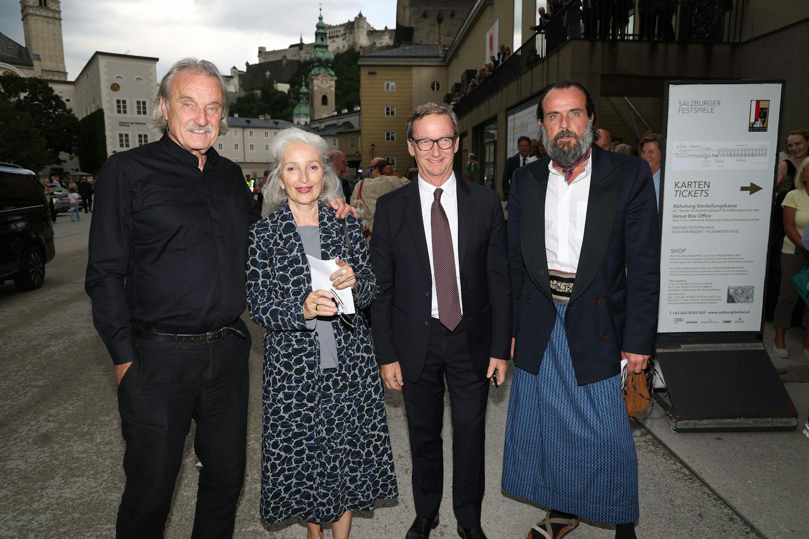 Schriftsteller Christohp Ransmayr mit Ehefrau Judith, Thaddaeus Ropac und Andreas Kronthaler.