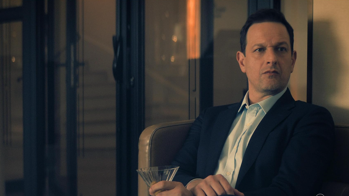 Max Peterson (Josh Charles) wird von der CIA eigens nach Paris geschickt, um Imogens Schützling Adilah zu fassen