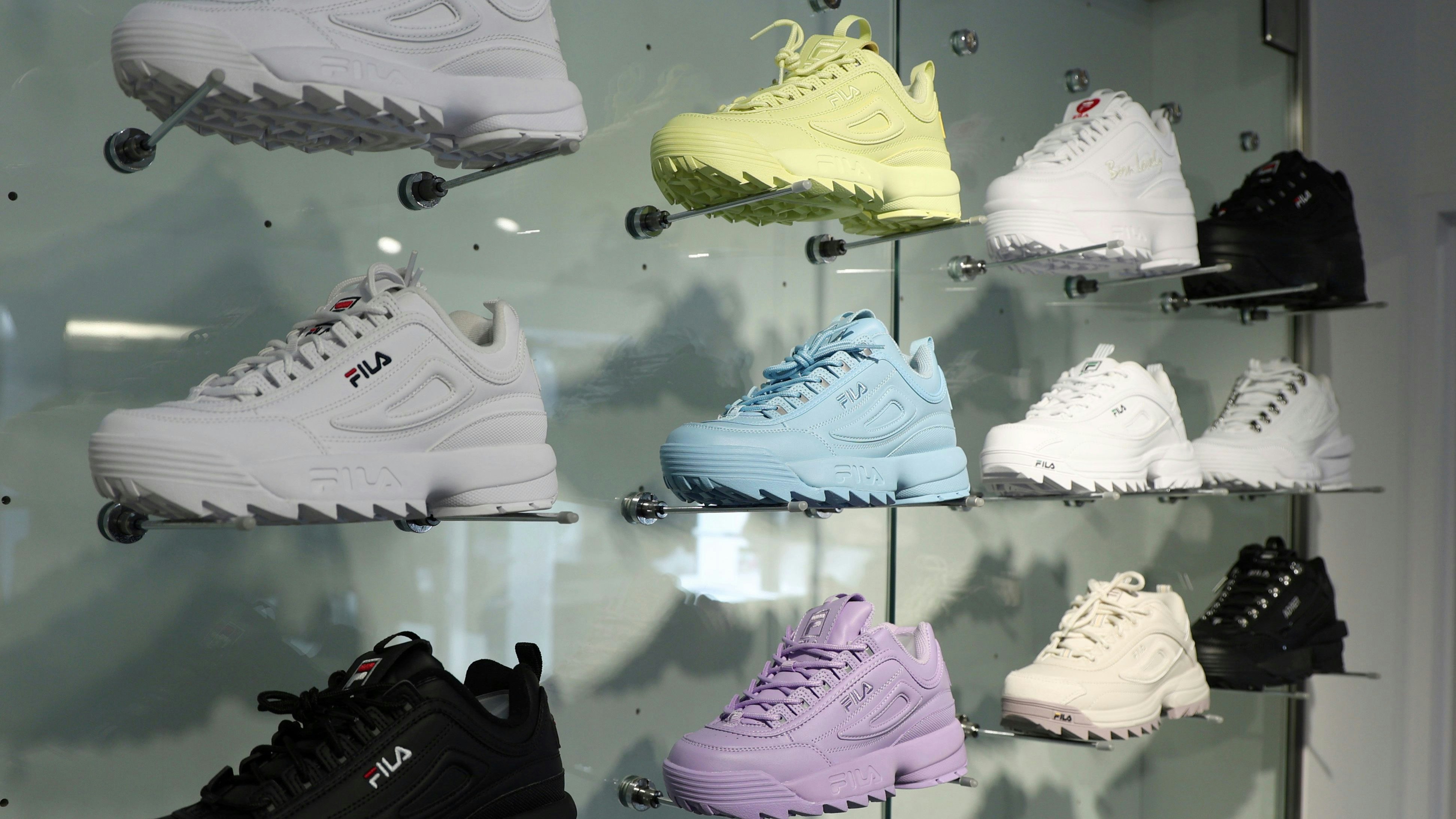 Download von www.picturedesk.com am 04.08.2024 (21:19).  FILA's sneakers are displayed at FILA Harajuku in Shibuya Ward, Tokyo on Dec. 26, 2023. FILA offers a large variety of sports shoes, sneakers, and wear, which have recently attracted numerous customers. ( The Yomiuri Shimbun via AP Images ) - 20231226_PD0394 - Rechteinfo: Rights Managed (RM)