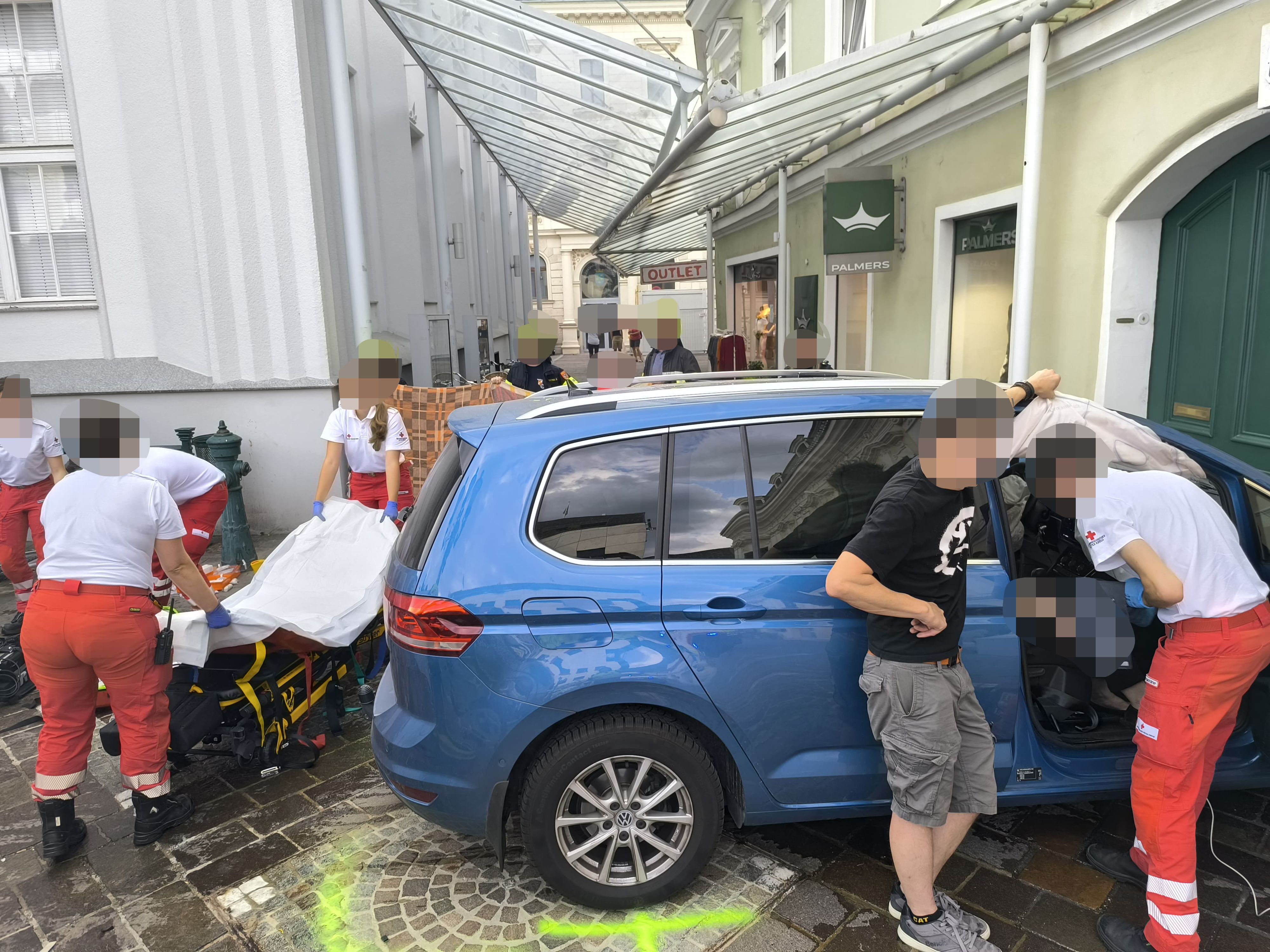 Schwerer Unfall mitten in Tulln: 84-Jähriger fuhr auf Stiege auf