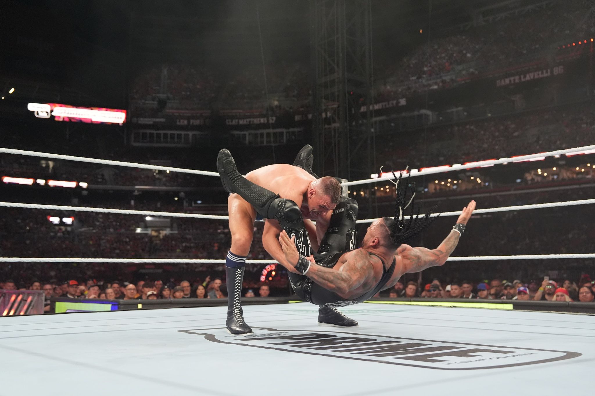 Gunther legt seinen Gegner aufs Kreuz.