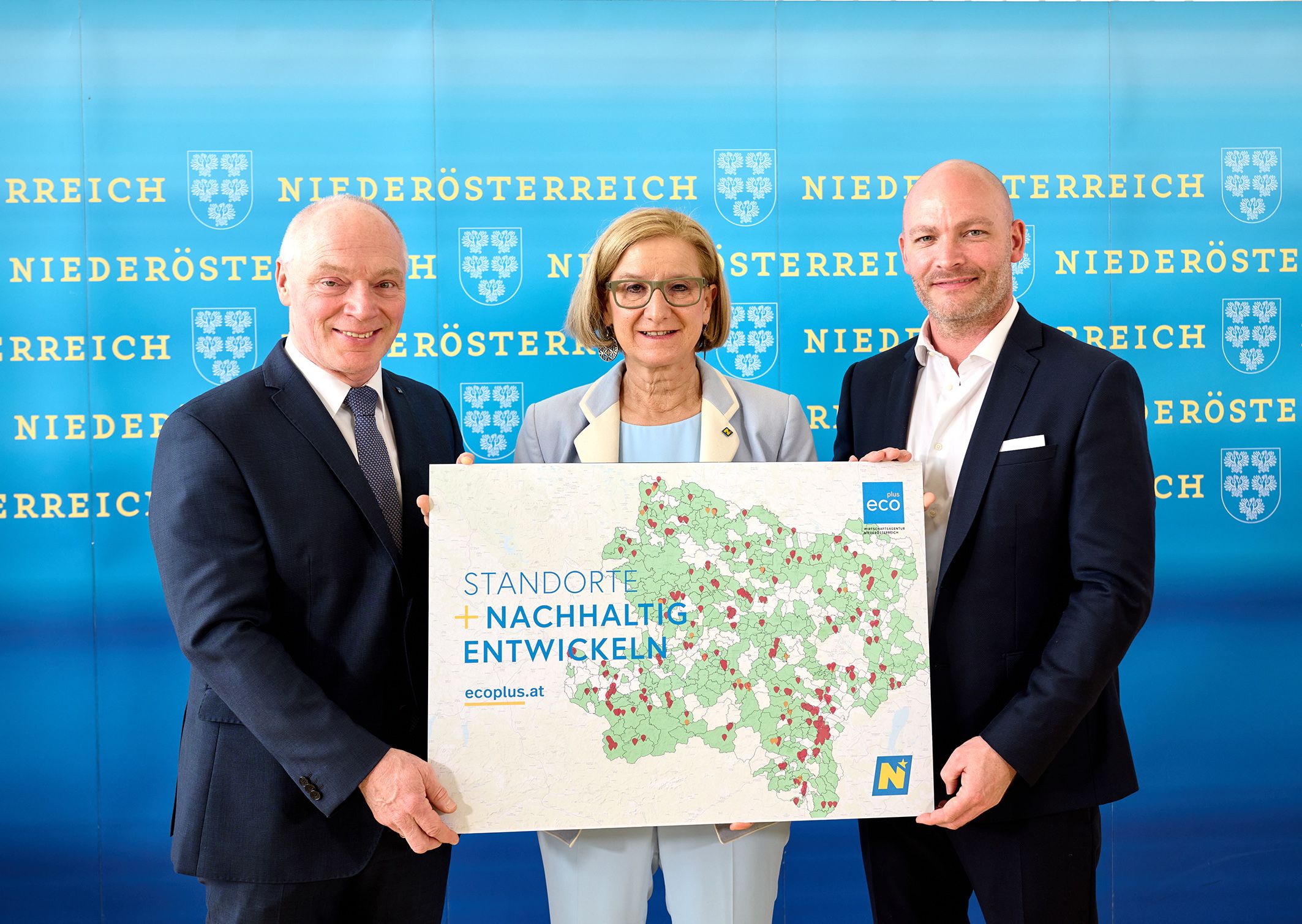 ecoplus-Geschäftsführer Helmut Miernicki, Landeshauptfrau Johanna Mikl-Leitner und Ludwig Starkl, bei der Präsentation der Ergebnisse aus der NÖ Brachflächenerhebung.
