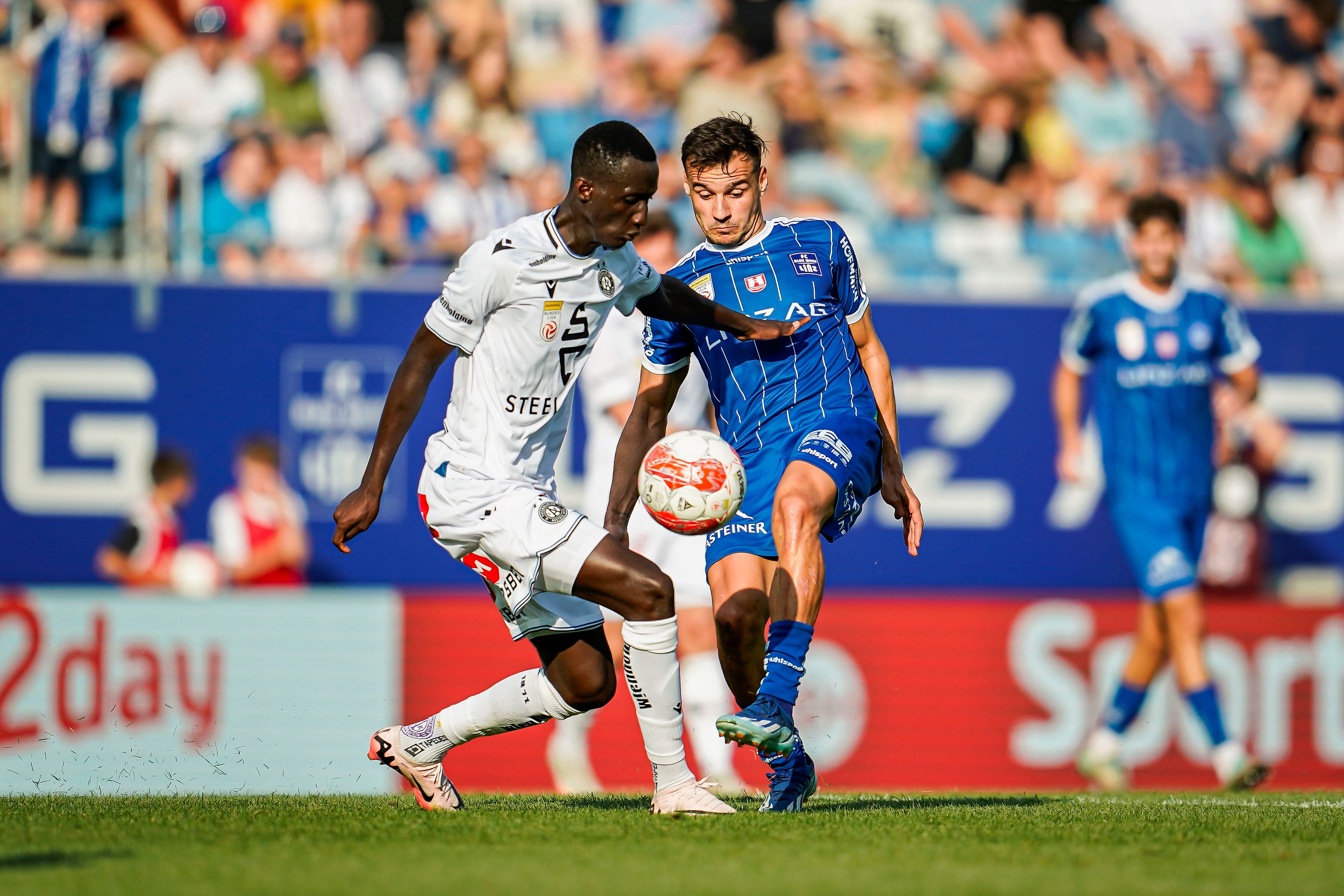 Harter Liga-Fight zwischen Blau-Weiß und der Austria.